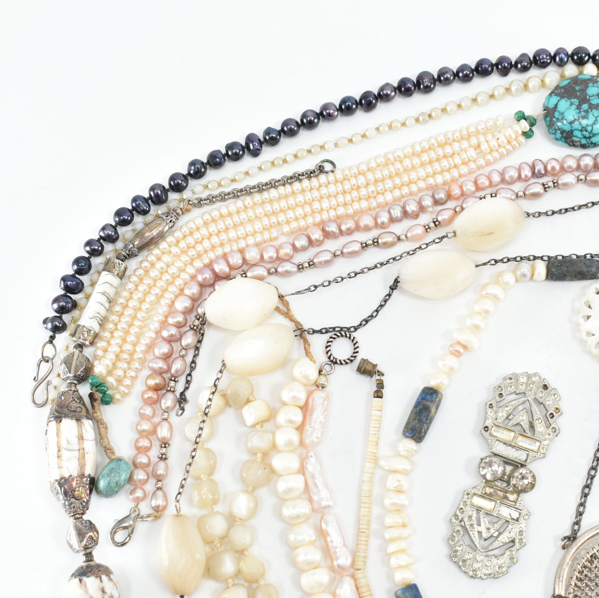 COLLECTION OF ASSORTED SHELL PEARL STONE & BEAD JEWELLERY - Image 6 of 6