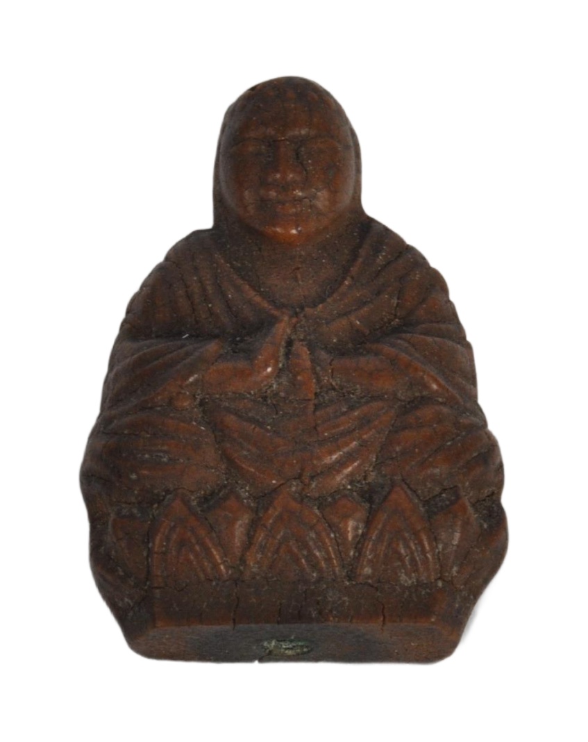 19TH CENTURY CHINESE CARVED BUDDHA FIGURINE