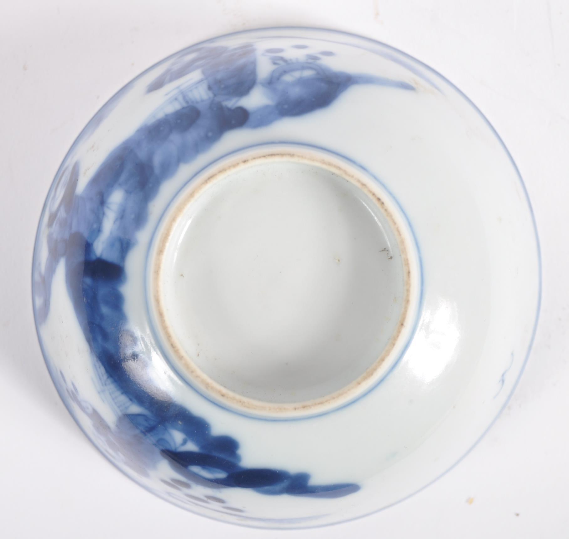 19TH CENTURY CHINESE BLUE AND WHITE RICE BOWL DEPICTING ELDERS - Image 6 of 6