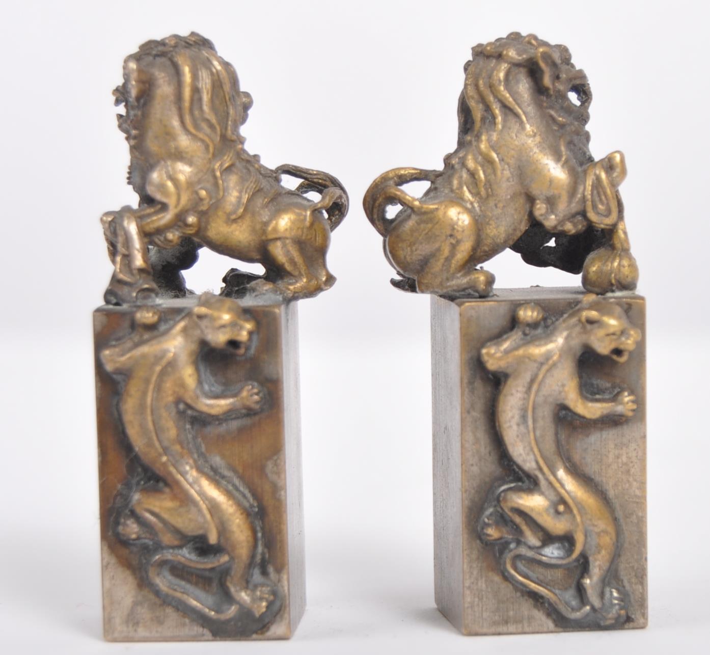 PAIR OF 20TH CENTURY CHINESE FOO DOG SEALS - Image 4 of 7