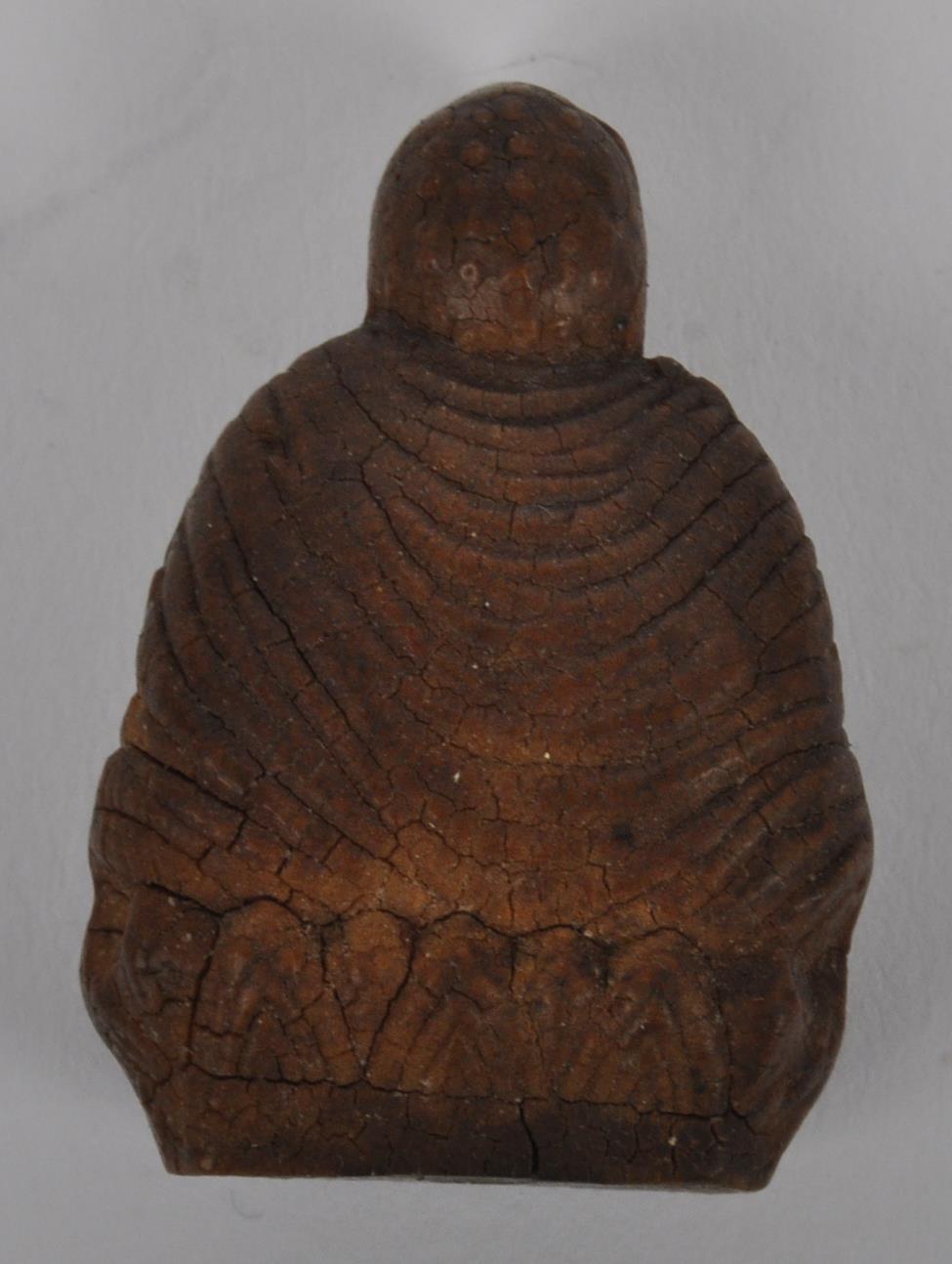 19TH CENTURY CHINESE CARVED BUDDHA FIGURINE - Image 3 of 4