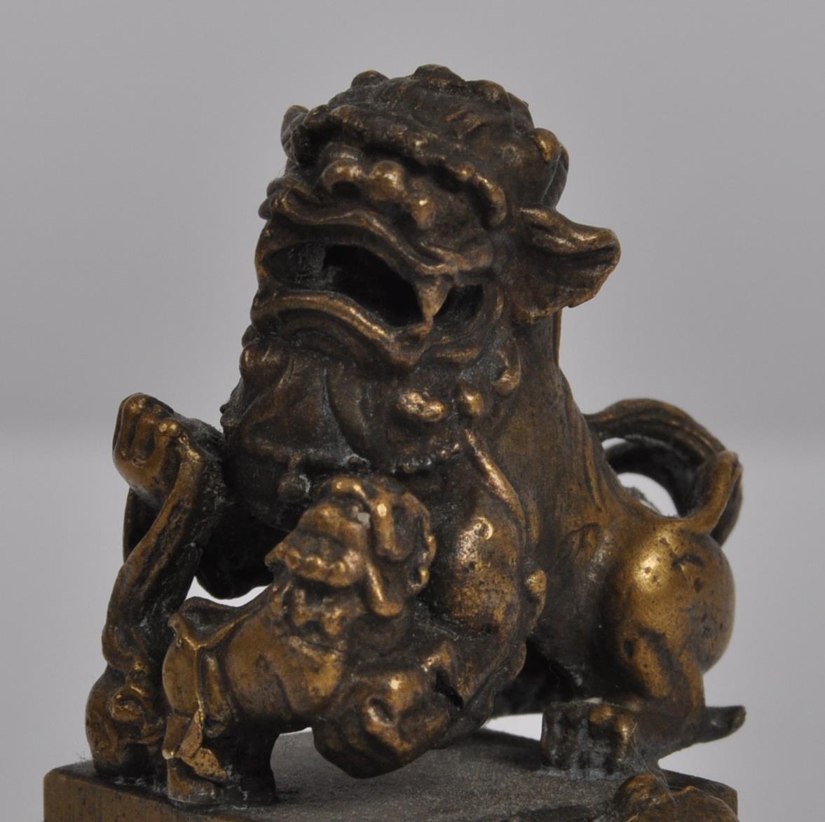 PAIR OF 20TH CENTURY CHINESE FOO DOG SEALS - Image 7 of 7