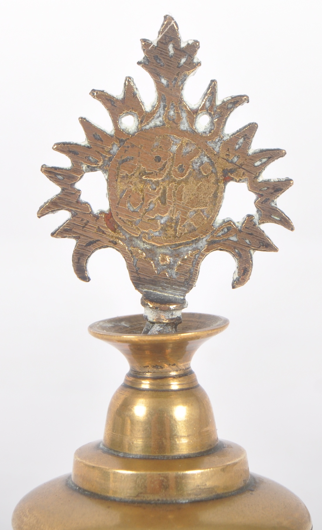 EARLY 20TH CENTURY PERSIAN BRASS KOHL POT - Image 5 of 8