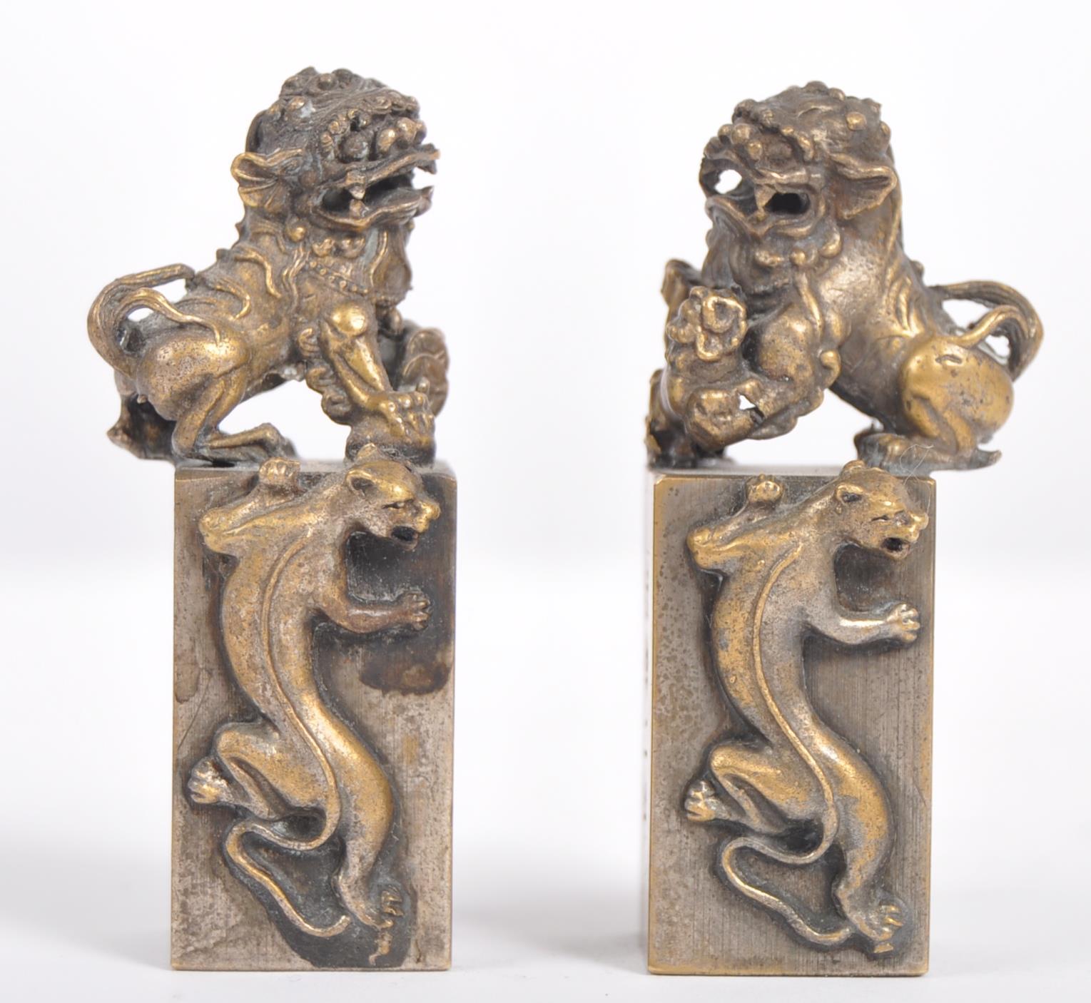 PAIR OF 20TH CENTURY CHINESE FOO DOG SEALS - Image 2 of 7