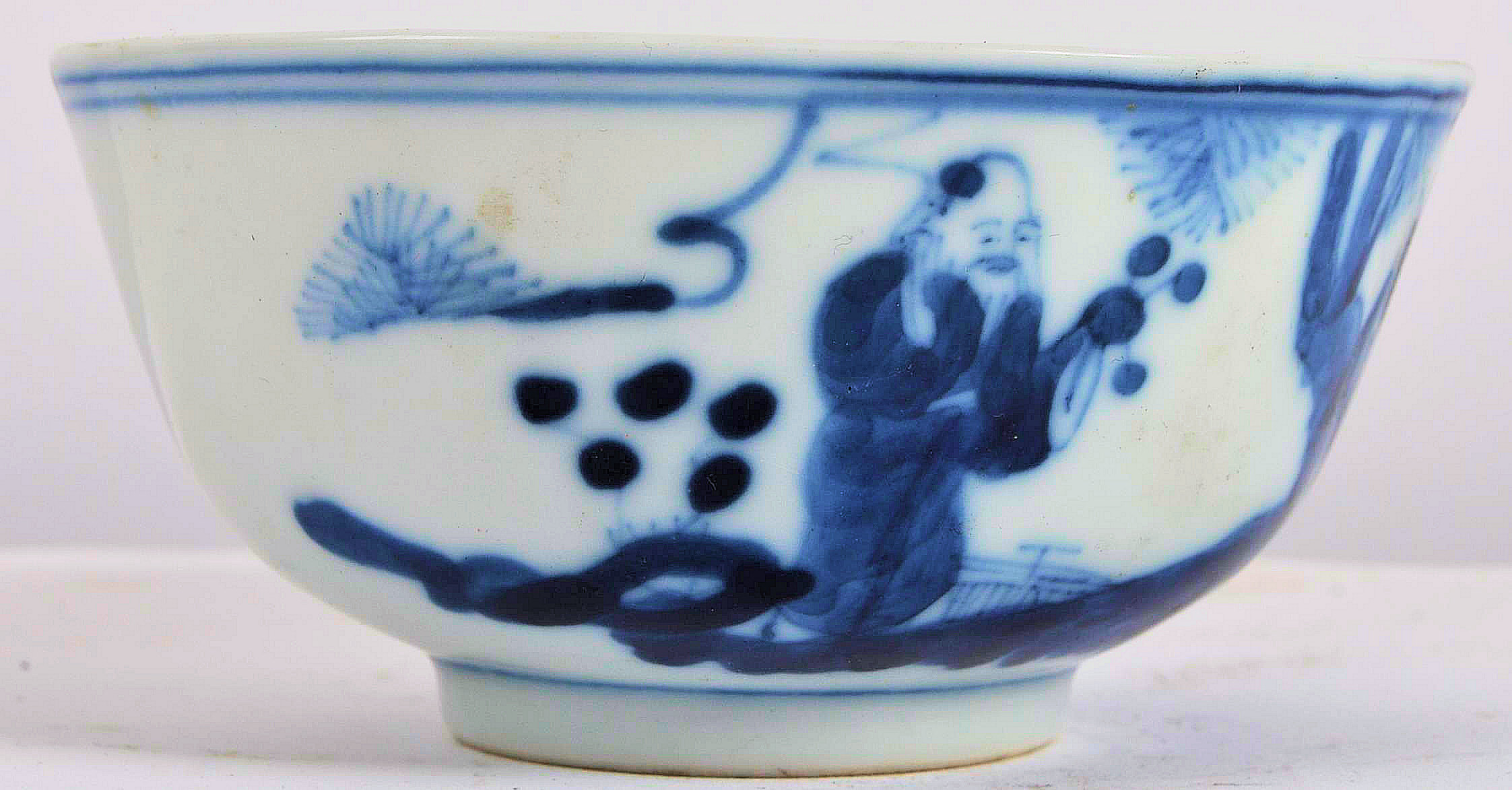 19TH CENTURY CHINESE BLUE AND WHITE RICE BOWL DEPICTING ELDERS - Image 2 of 6