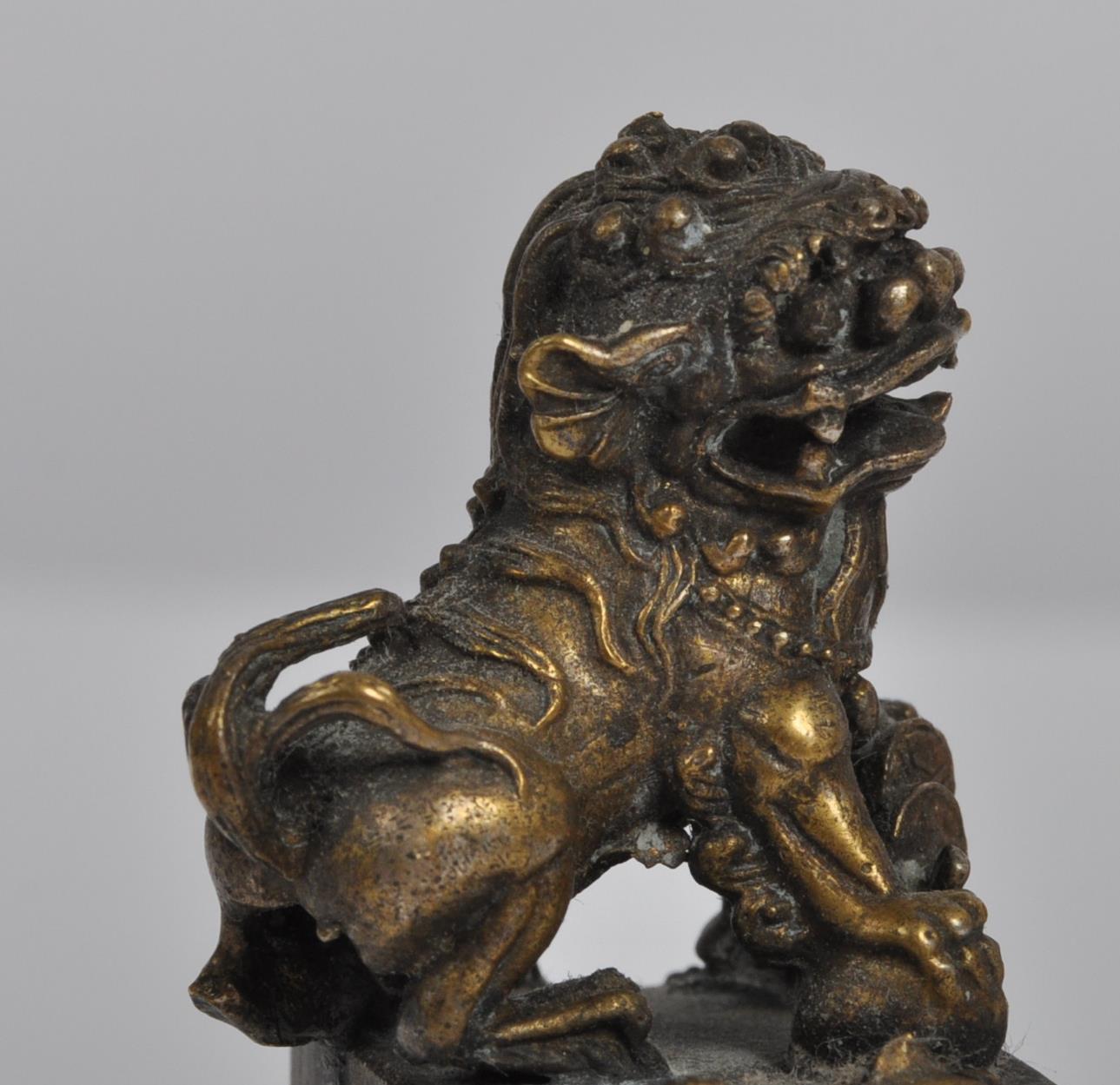 PAIR OF 20TH CENTURY CHINESE FOO DOG SEALS - Image 6 of 7