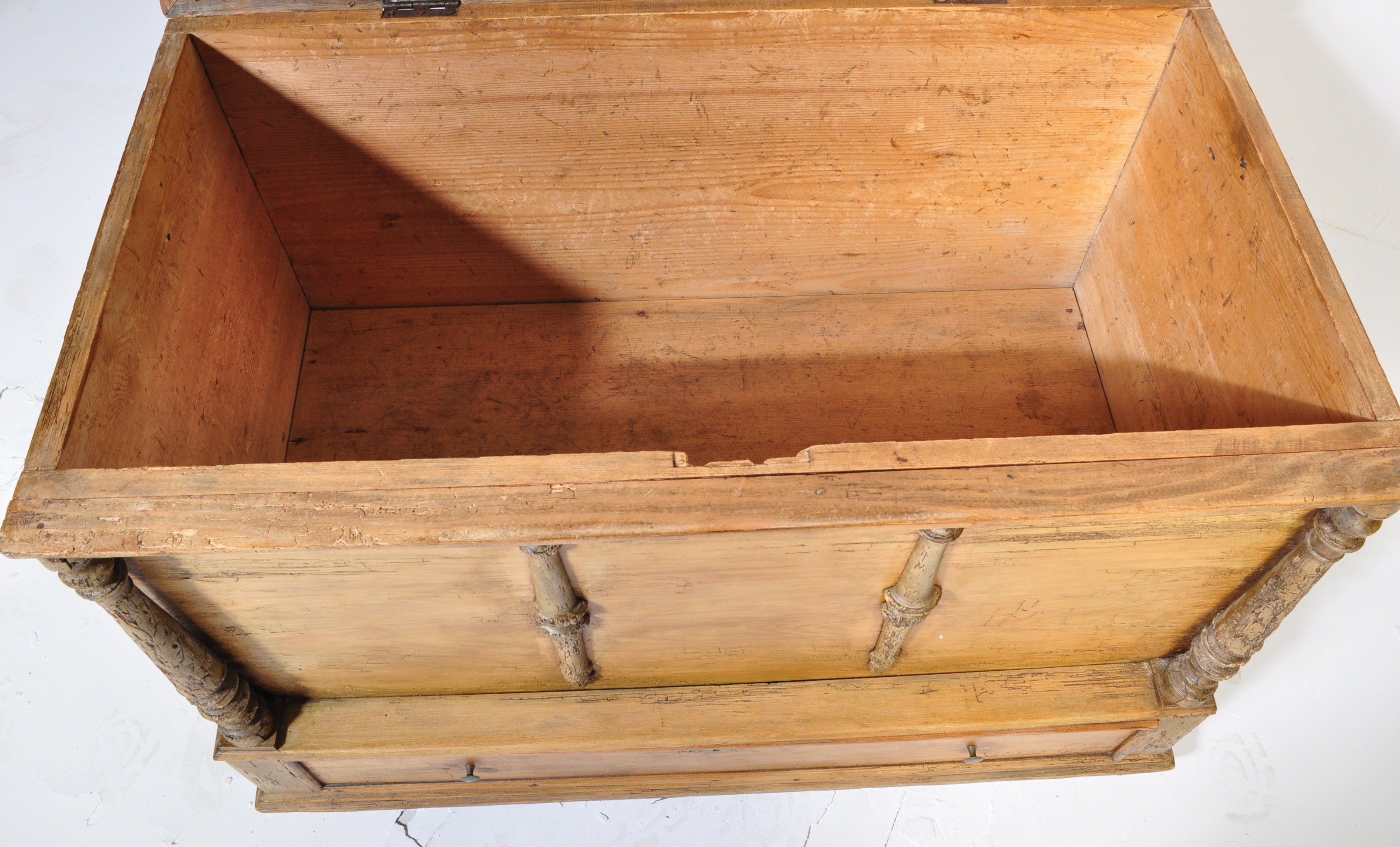 19TH CENTURY PINE BLANKET BOX CHEST - Image 5 of 7