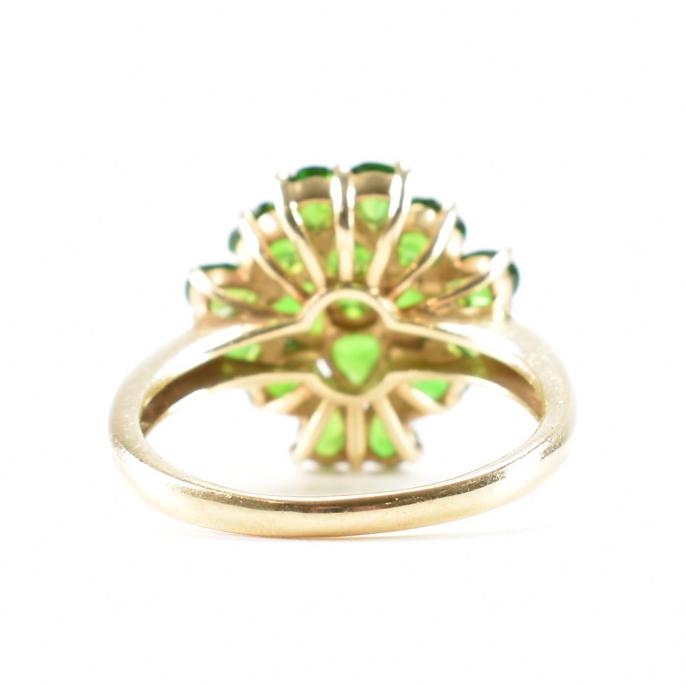 HALLMARKED 9CT GOLD & GREEN STONE CLUSTER RING - Image 3 of 11