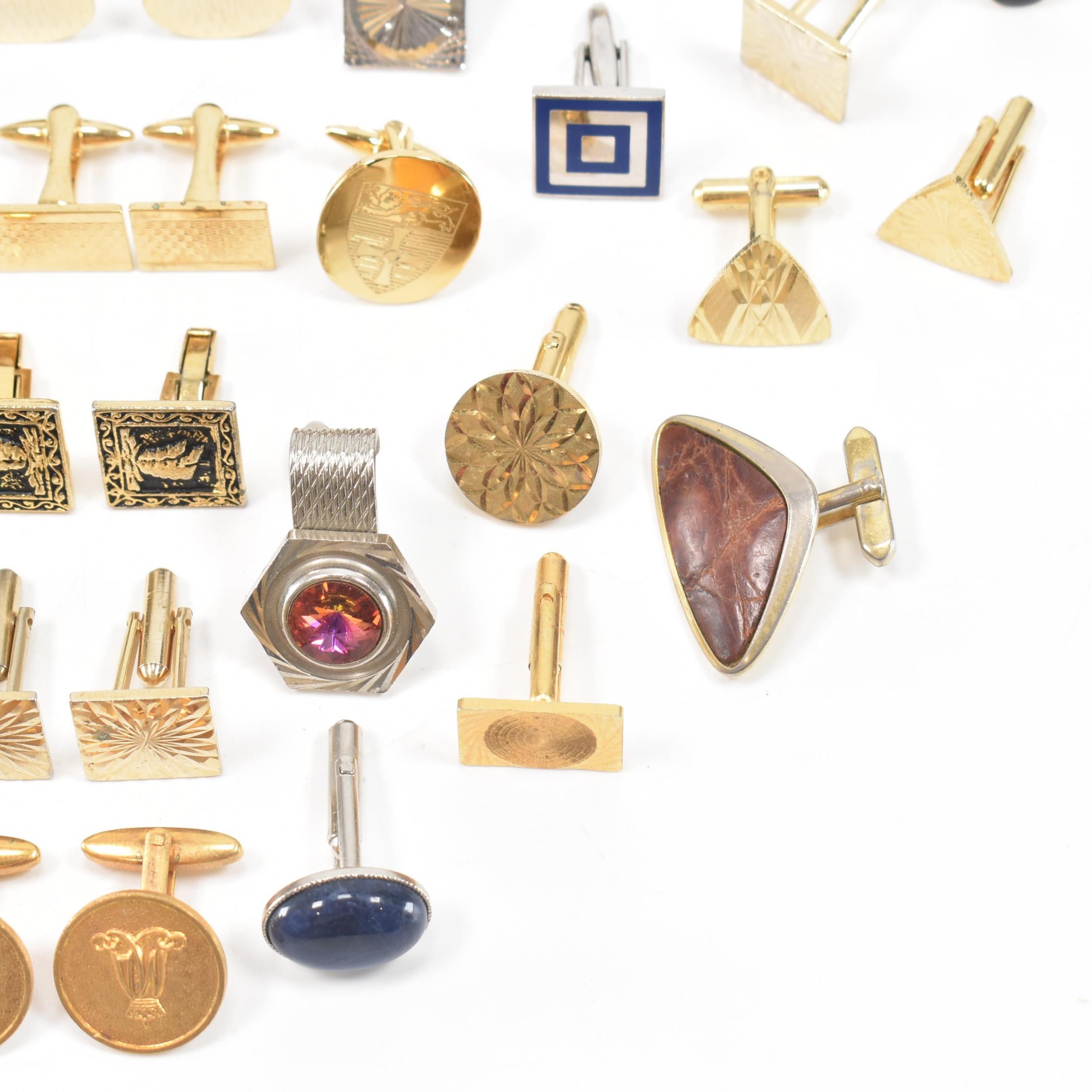 COLLECTION OF ASSORTED COSTUME JEWELLERY CUFFLINKS - Image 3 of 6