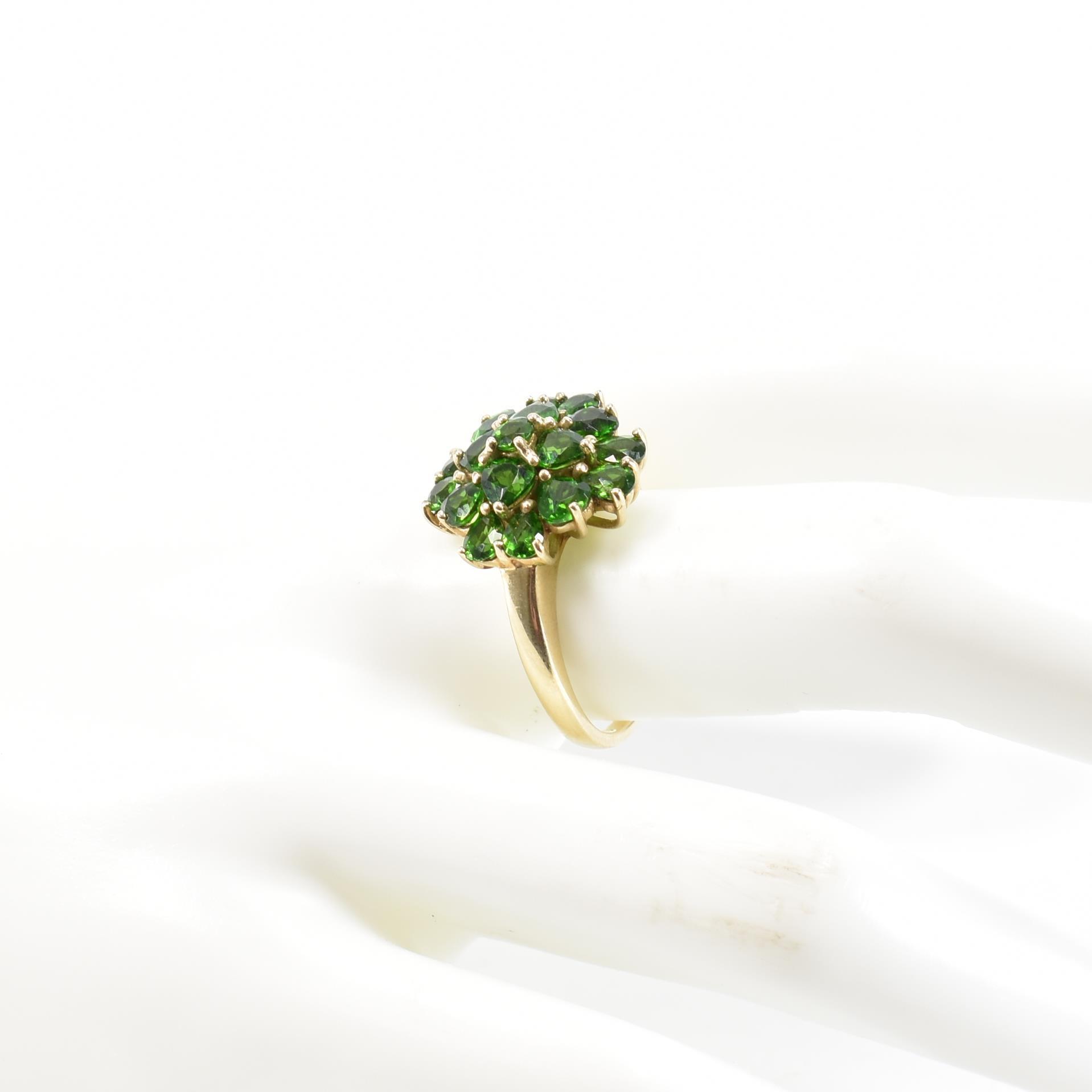 HALLMARKED 9CT GOLD & GREEN STONE CLUSTER RING - Image 11 of 11