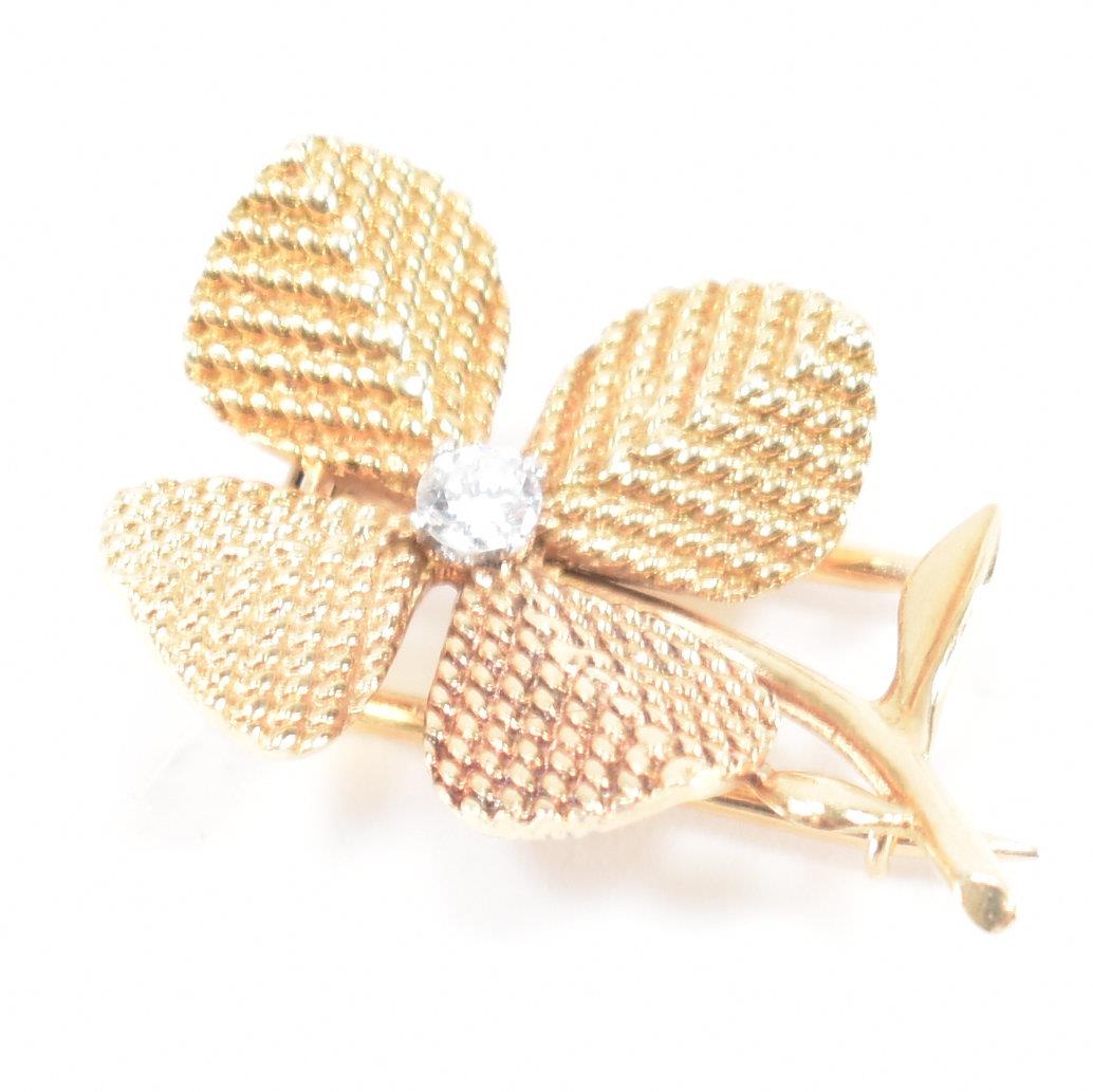 VINTAGE STERLE PARIS 18CT GOLD & DIAMOND FLOWER PIN - Image 2 of 8