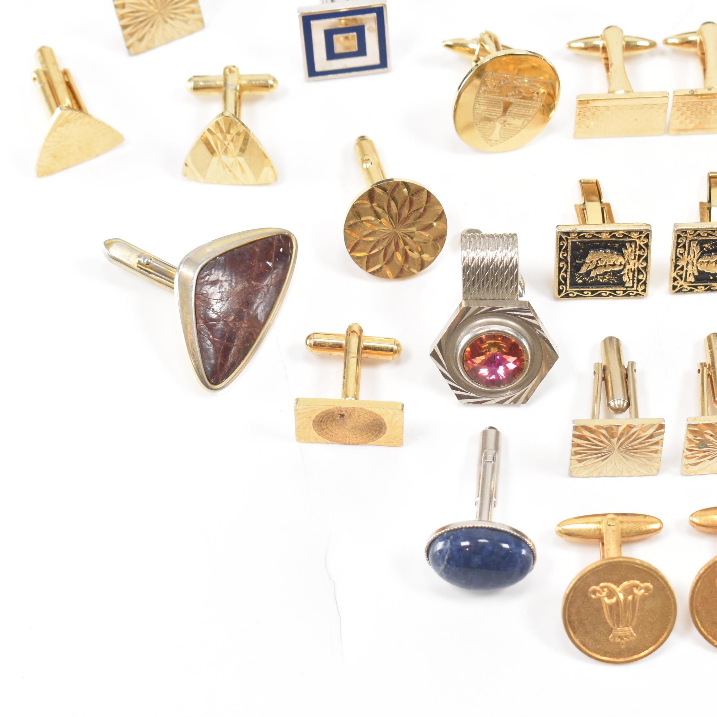 COLLECTION OF ASSORTED COSTUME JEWELLERY CUFFLINKS - Image 4 of 6