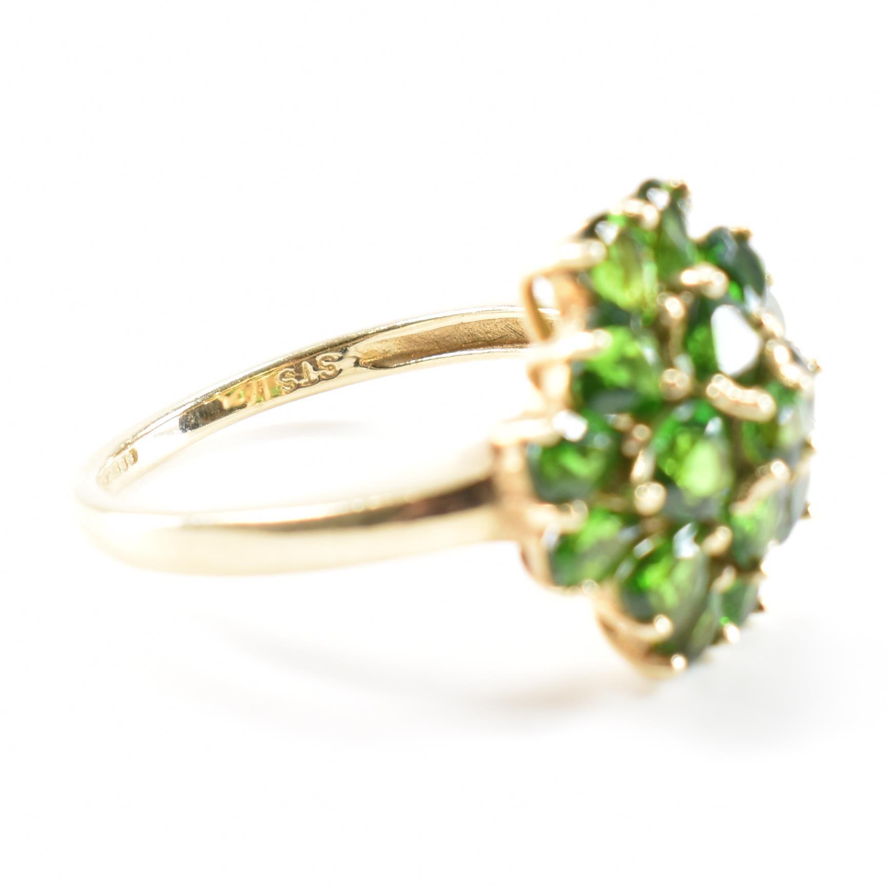 HALLMARKED 9CT GOLD & GREEN STONE CLUSTER RING - Image 7 of 11