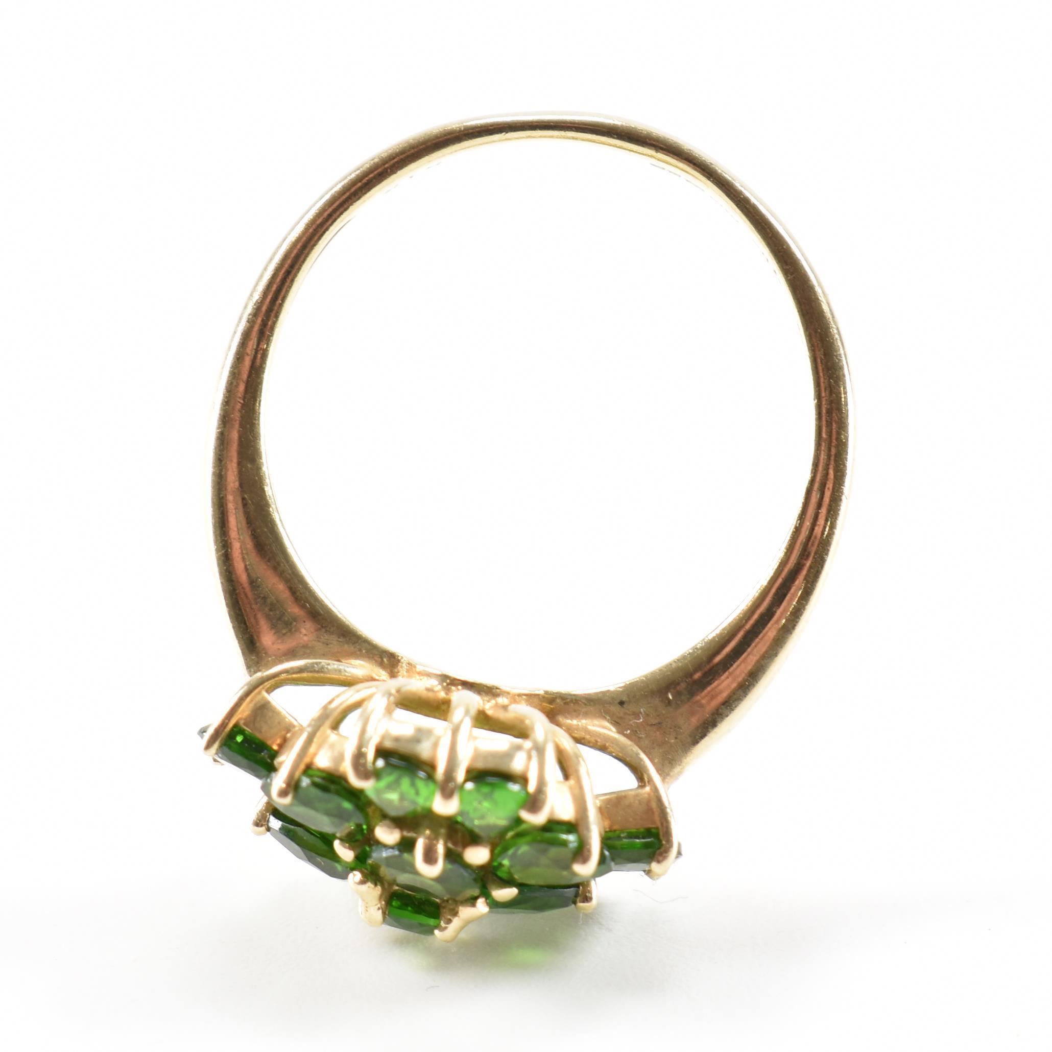 HALLMARKED 9CT GOLD & GREEN STONE CLUSTER RING - Image 10 of 11