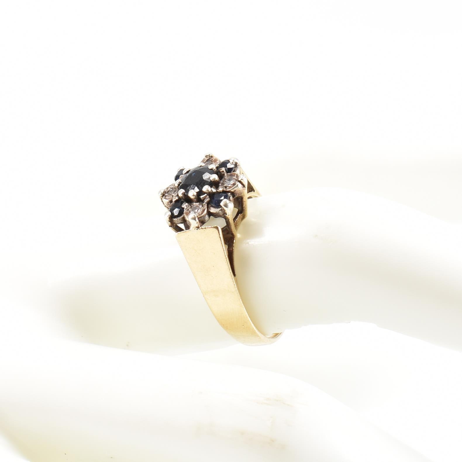 HALLMARKED 9CT GOLD SAPPHIRE & DIAMOND CLUSTER RING - Image 8 of 10