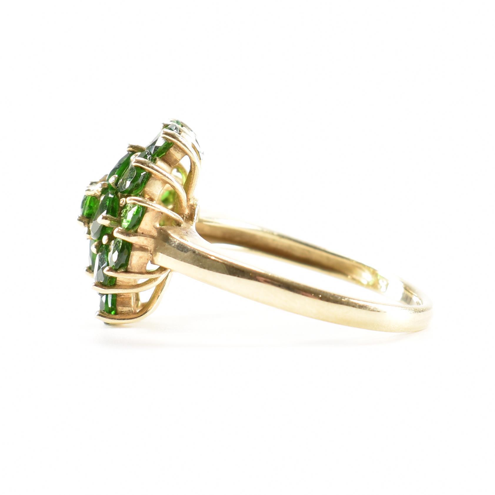 HALLMARKED 9CT GOLD & GREEN STONE CLUSTER RING - Image 2 of 11