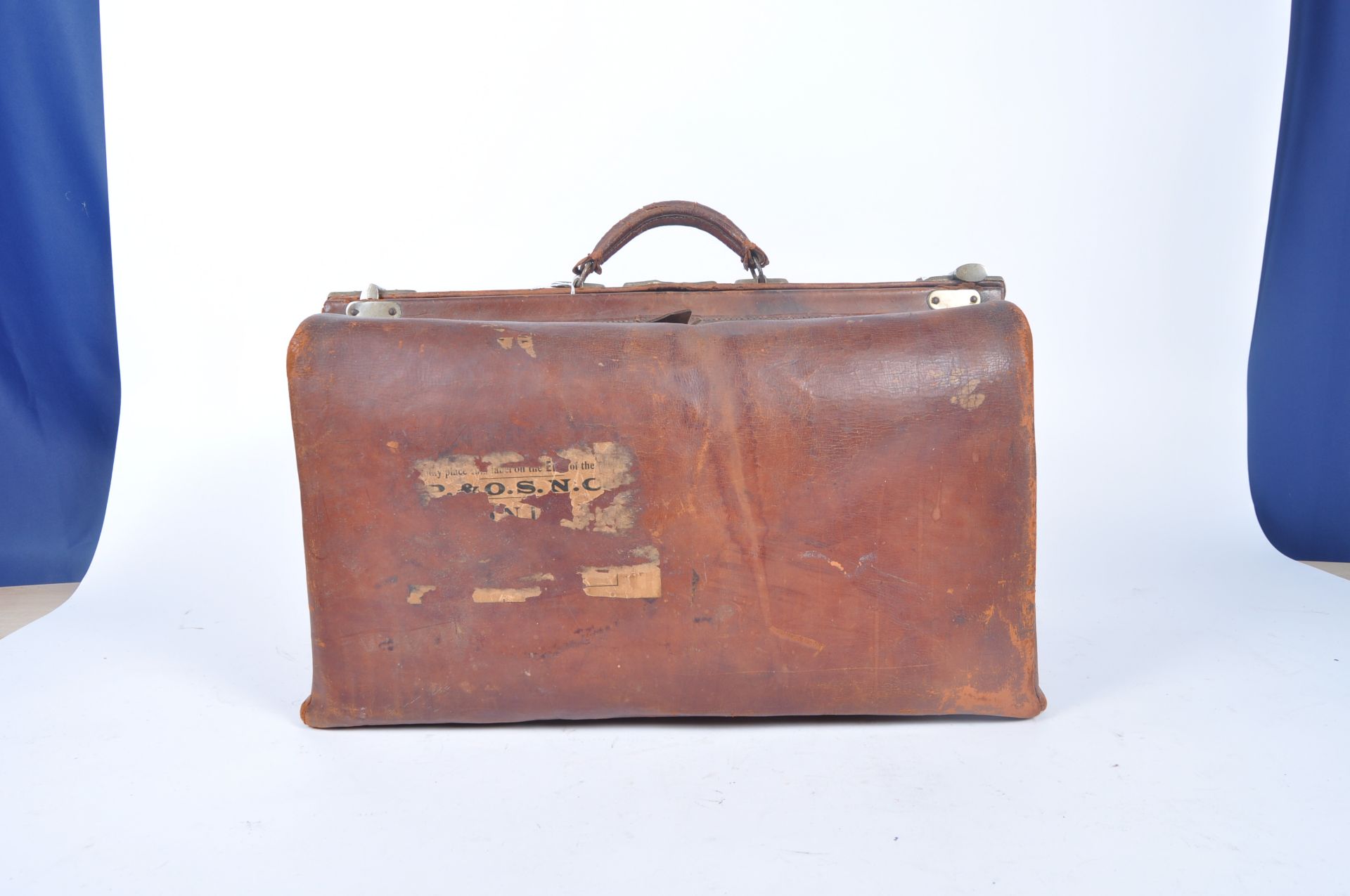 VINTAGE EARLY 20th CENTURY LEATHER CABIN BAG - Image 6 of 8