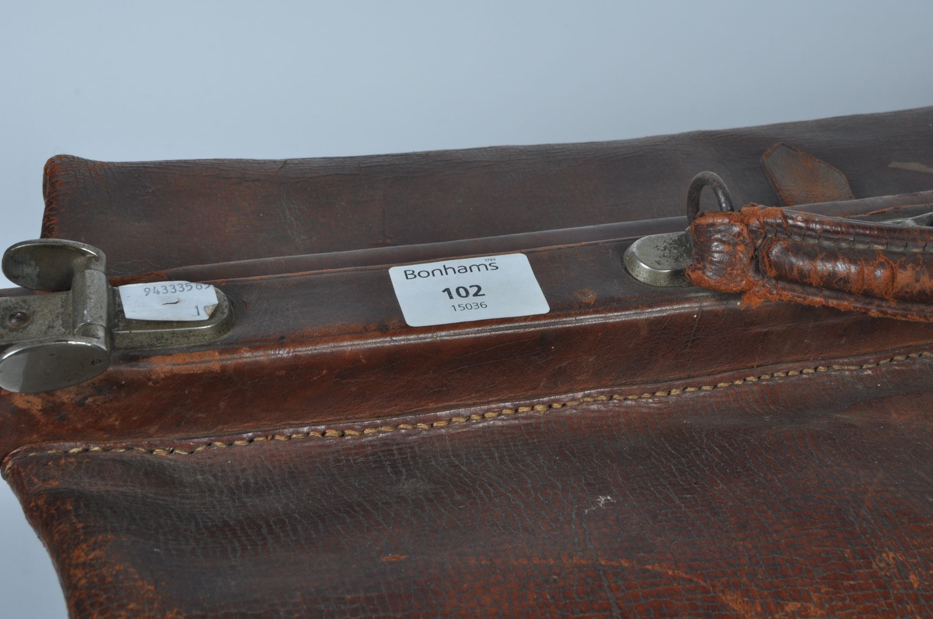 VINTAGE EARLY 20th CENTURY LEATHER CABIN BAG - Image 4 of 8