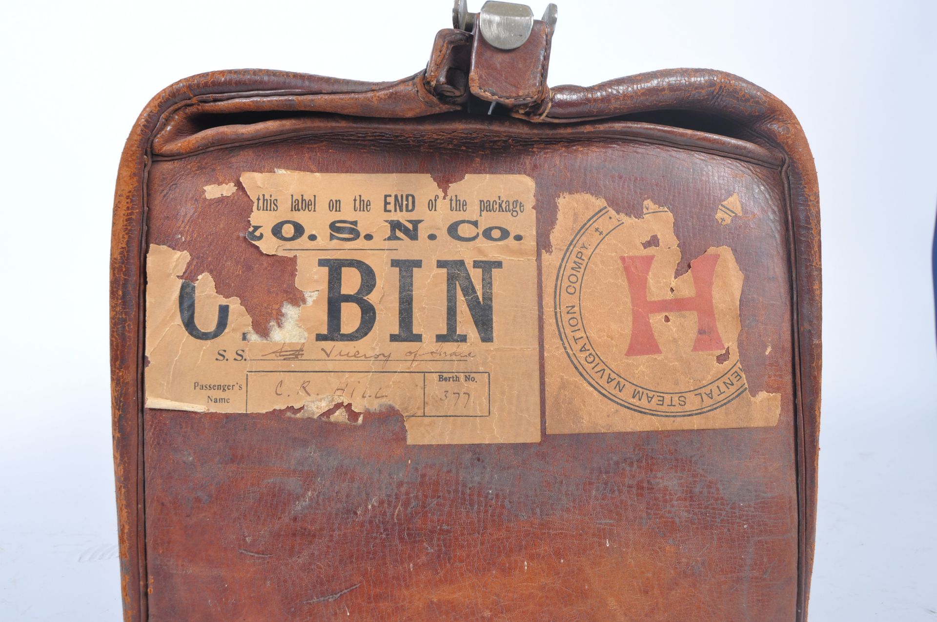 VINTAGE EARLY 20th CENTURY LEATHER CABIN BAG - Image 5 of 8