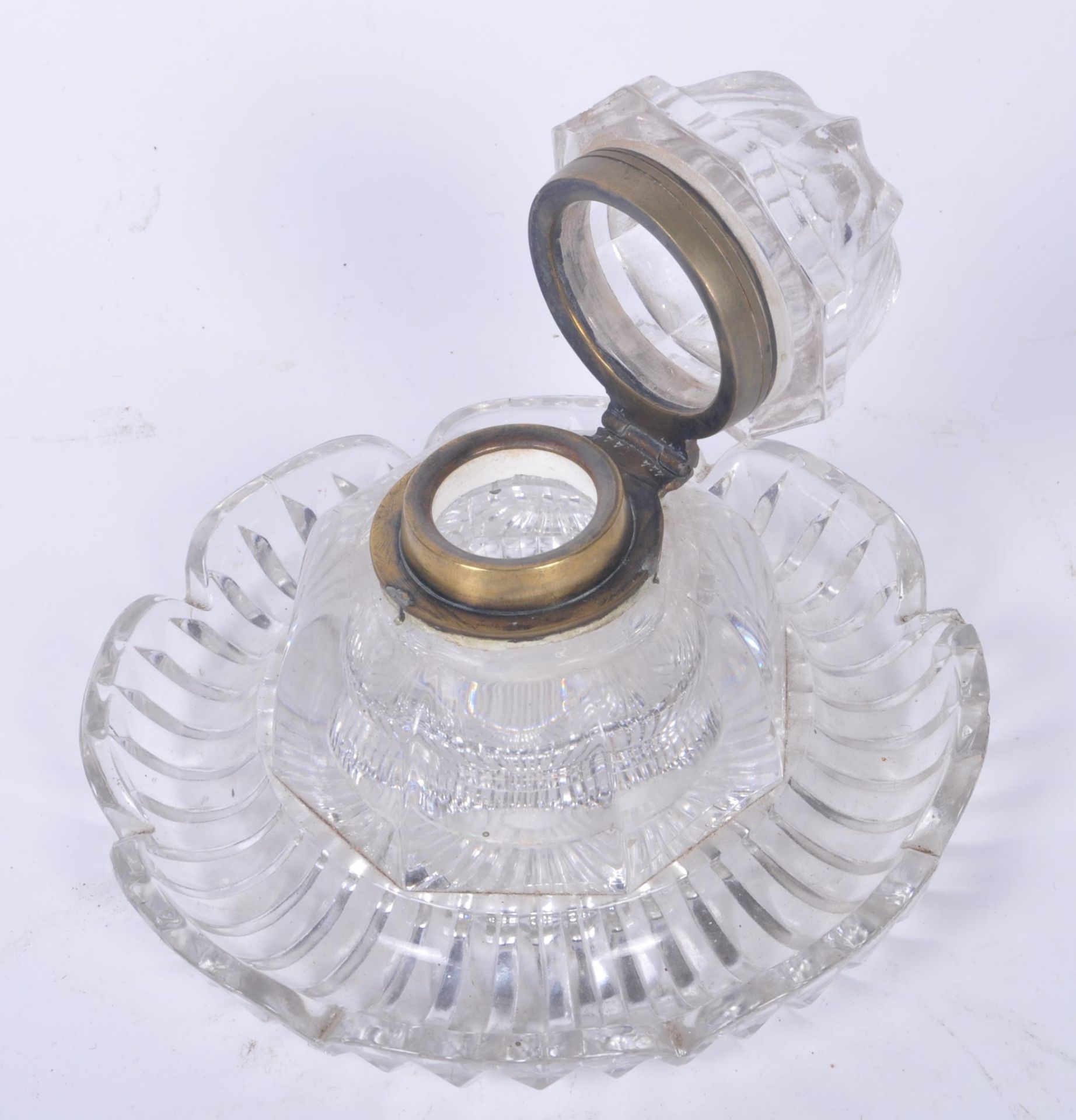 LARGE 19TH CENTURY CUT GLASS INKWELL - Image 3 of 4