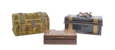 EARLY 20TH CENTURY VELVET DOME TOP JEWELLERY CASKET BOX & OTHER