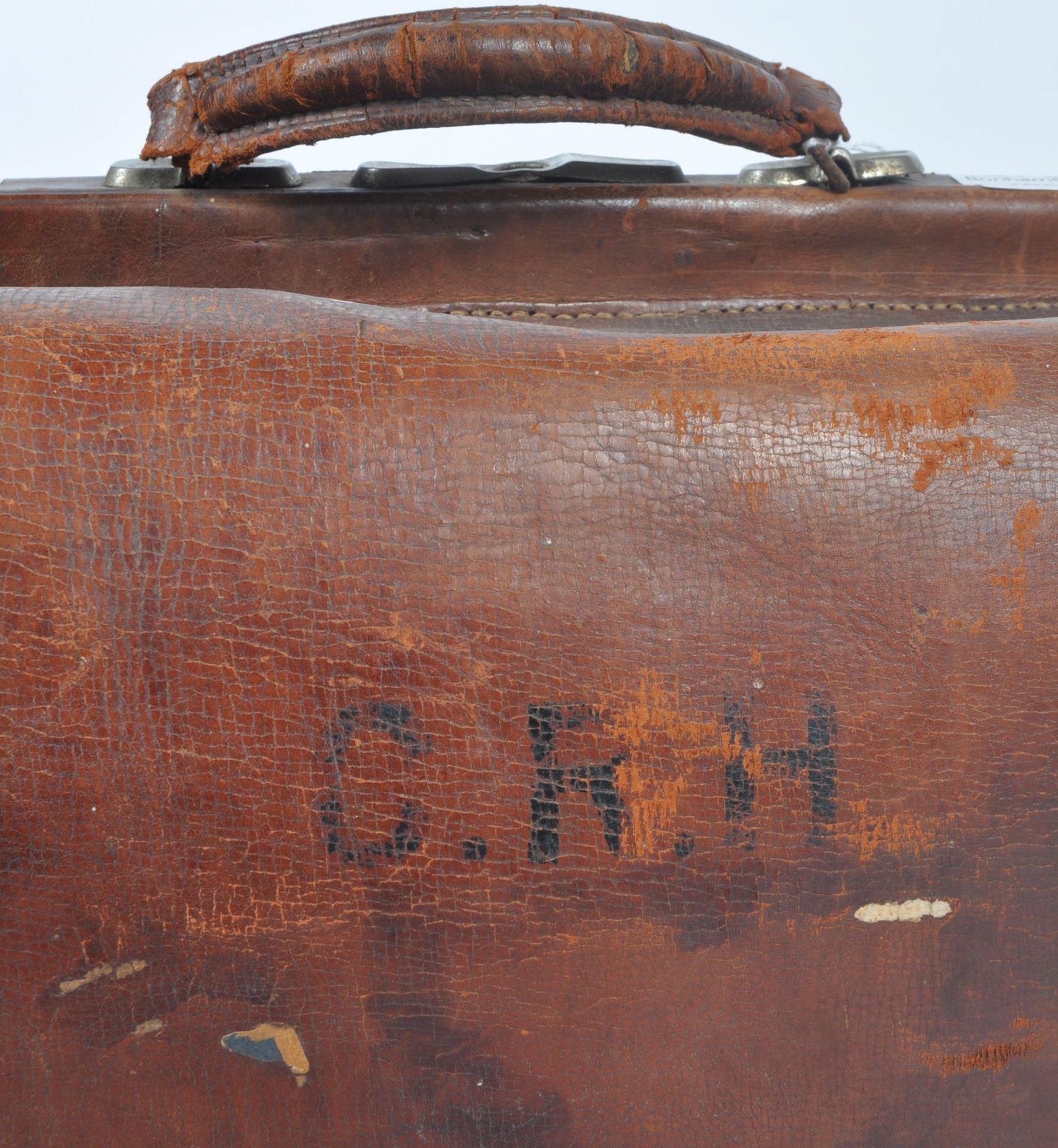 VINTAGE EARLY 20th CENTURY LEATHER CABIN BAG - Image 2 of 8