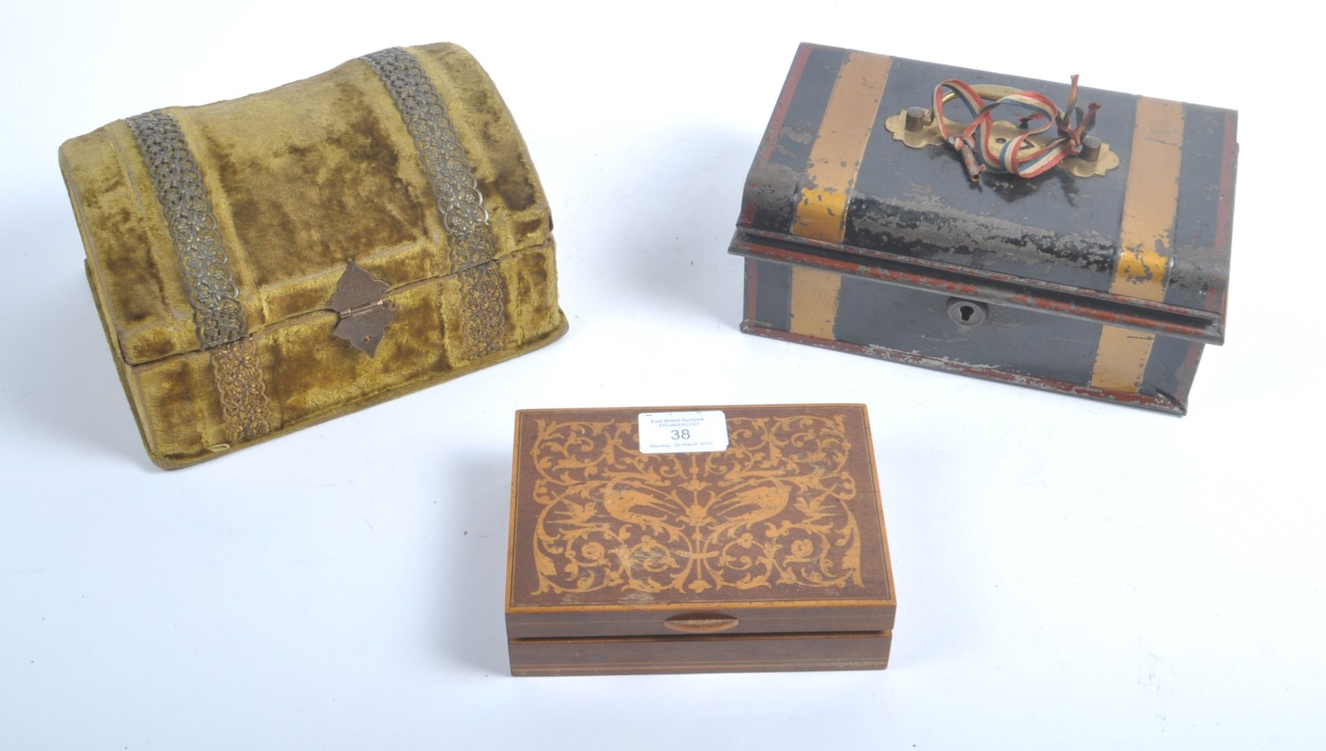 EARLY 20TH CENTURY VELVET DOME TOP JEWELLERY CASKET BOX & OTHER - Image 2 of 5