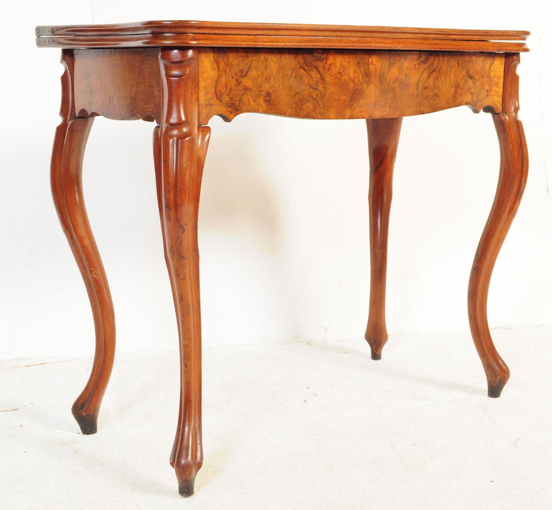 19TH CENTURY VICTORIAN MAHOGANY CARD TABLE