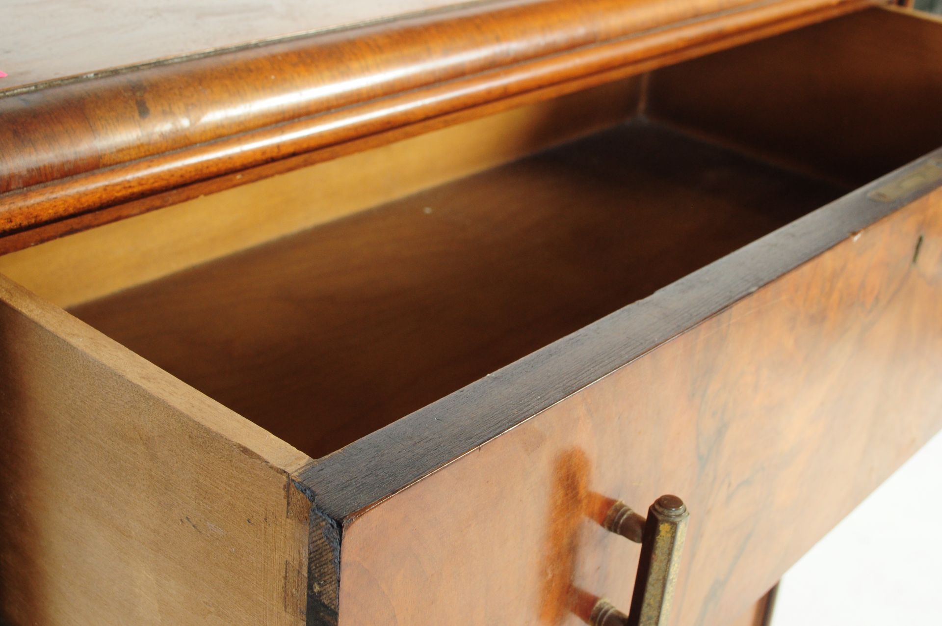 1930'S ART DECO BURR WALNUT CHEST OF DRAWERS - Bild 4 aus 7