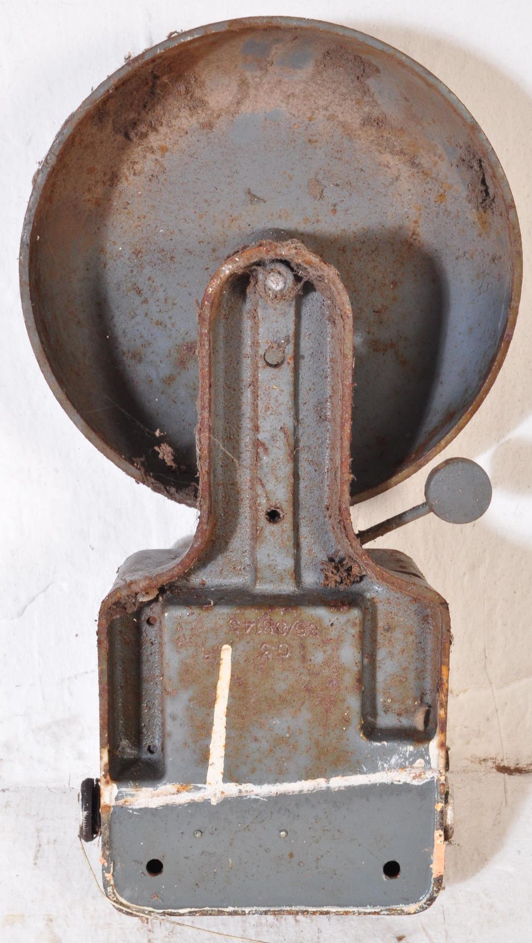 MID 20TH CENTURY CAST IRON INDUSTRIAL SCHOOL BELL - Image 3 of 3