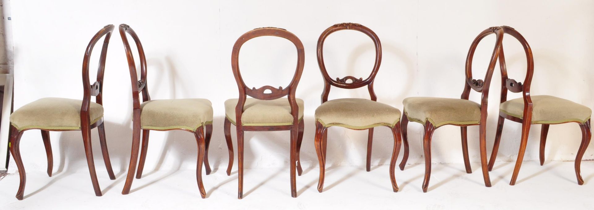 SET OF SIX VICTORIAN 19TH CENTURY BALLOON BACK CHAIRS - Bild 3 aus 5