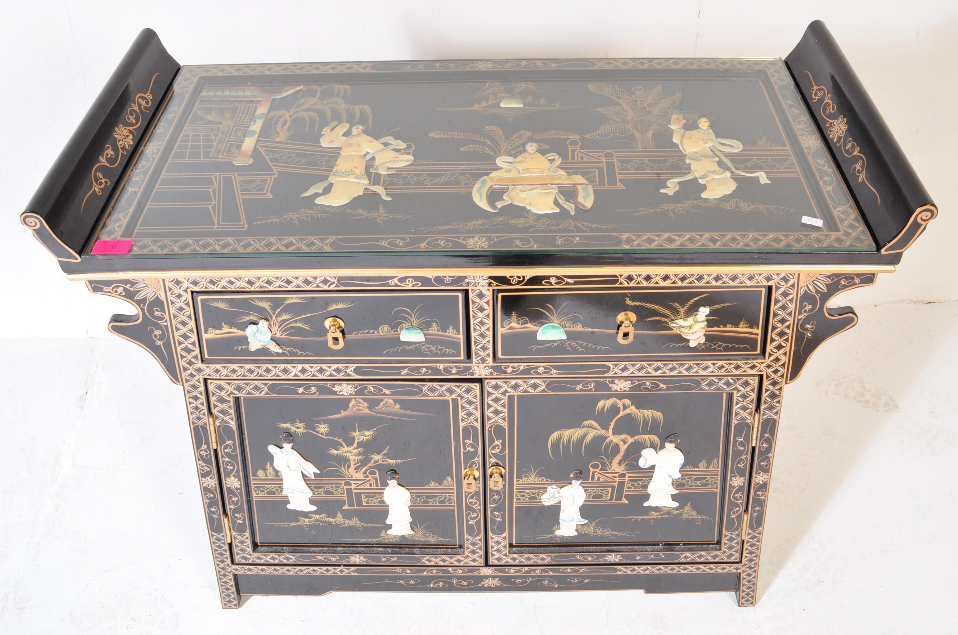 20TH CENTURY CHINESE BLACK LACQUER & CHINOISERIE SIDEBOARD - Image 6 of 6