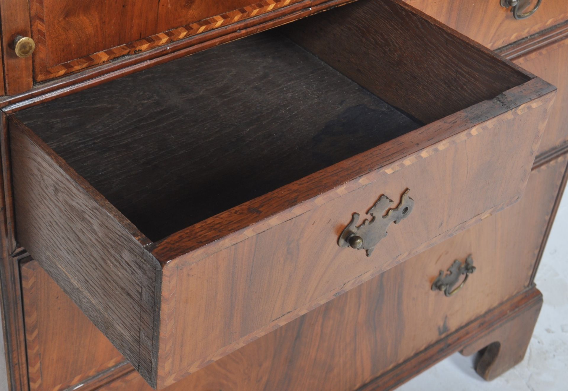 20TH CENTURY QUEEN ANNE WALNUT BUREAU BOOKCASE - Bild 11 aus 13