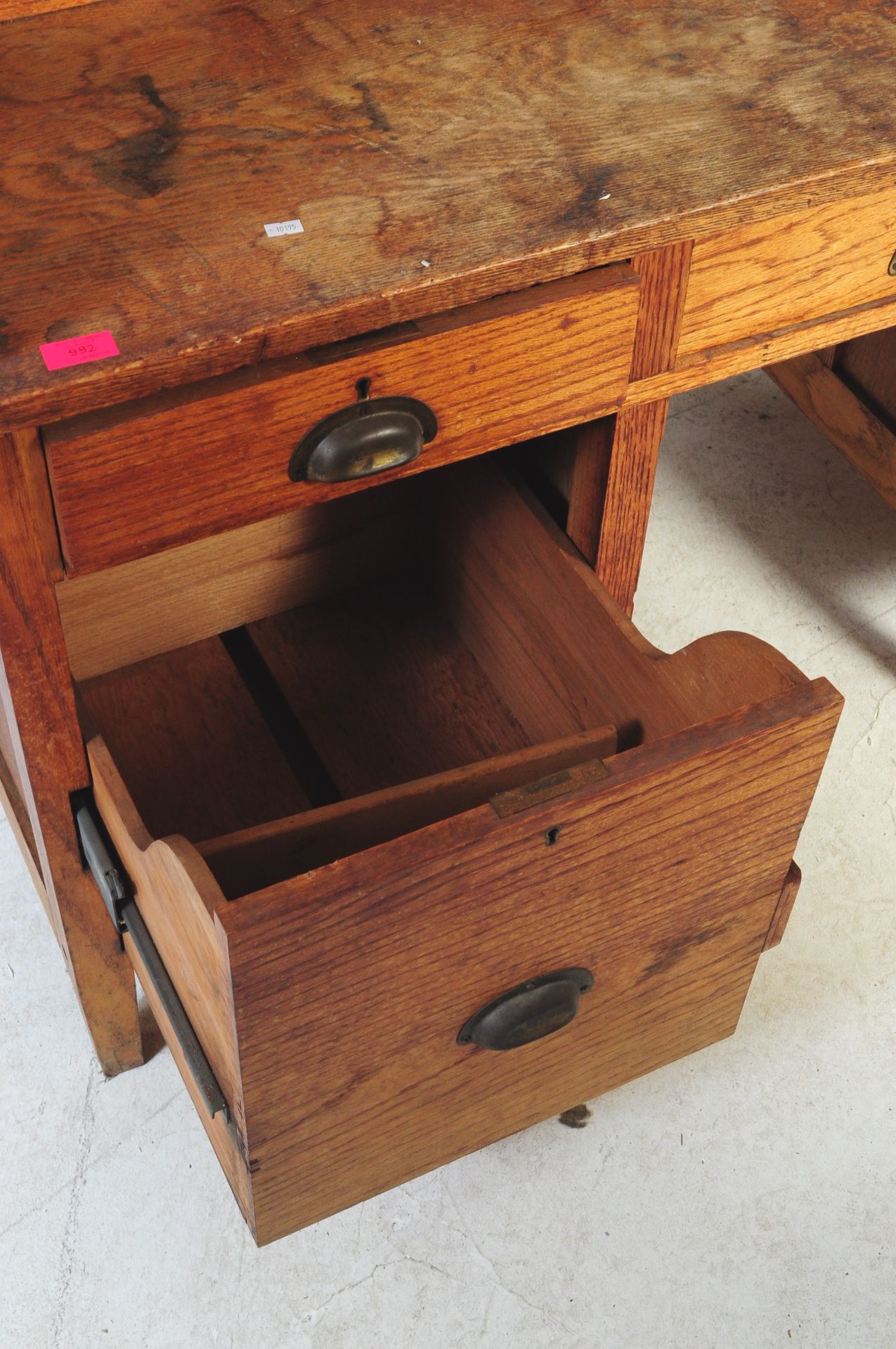 EARLY 20TH CENTURY AIR MINISTRY STYLE INDUSTRIAL DICKENS DESK - Bild 4 aus 5