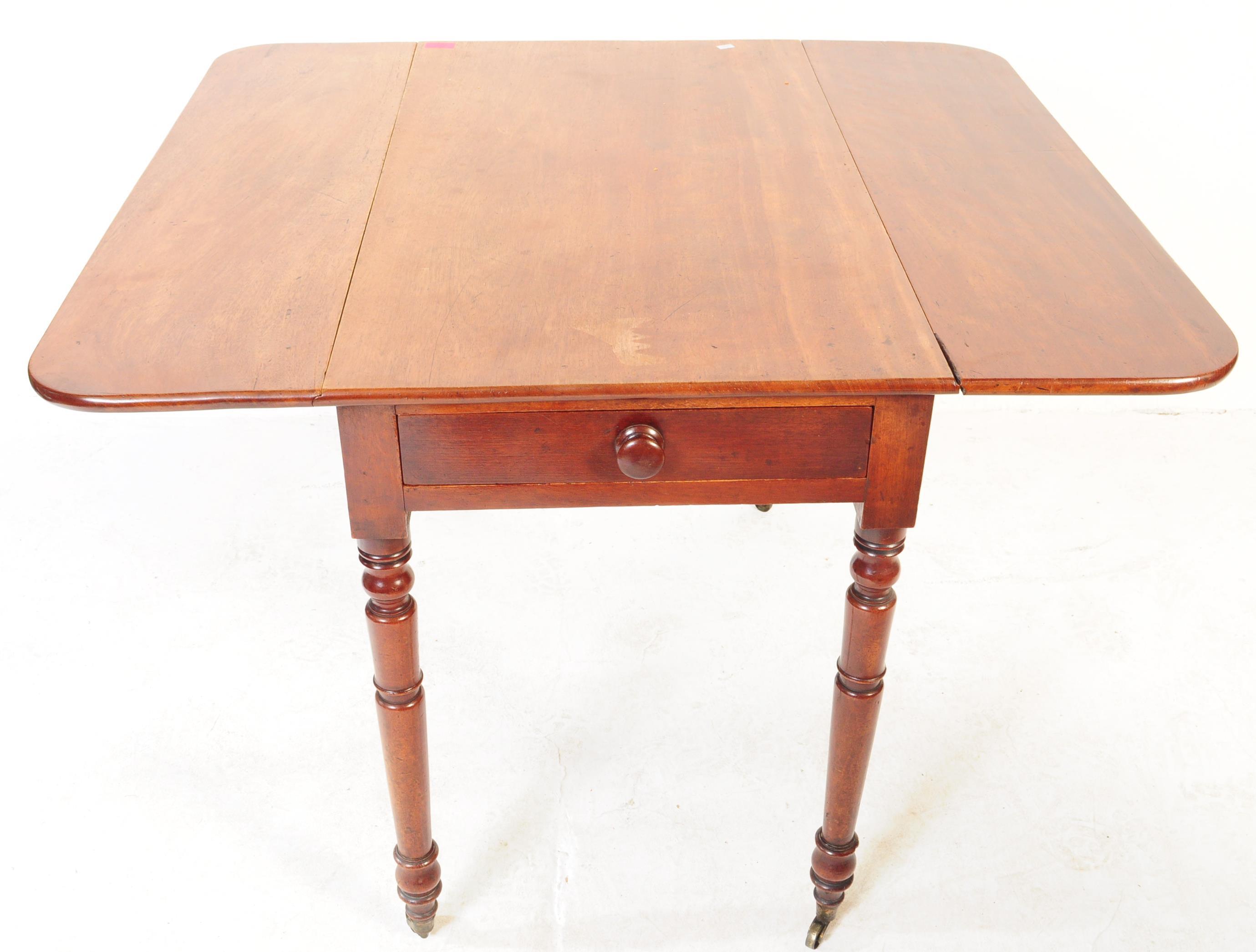 EARLY 19TH CENTURY MAHOGANY DROP LEAF PEMBROKE TABLE - Image 5 of 7