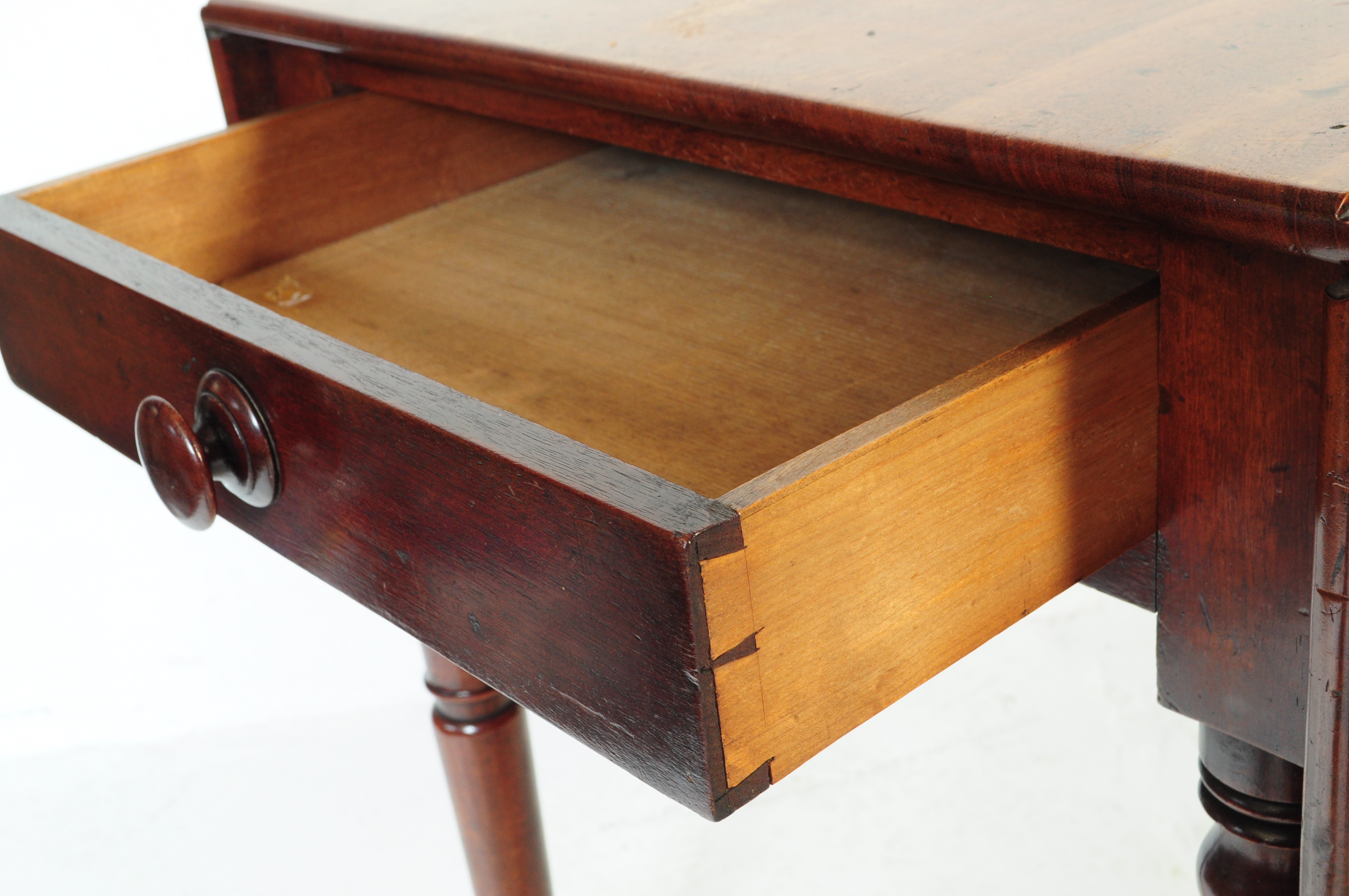 EARLY 19TH CENTURY MAHOGANY DROP LEAF PEMBROKE TABLE - Image 3 of 7