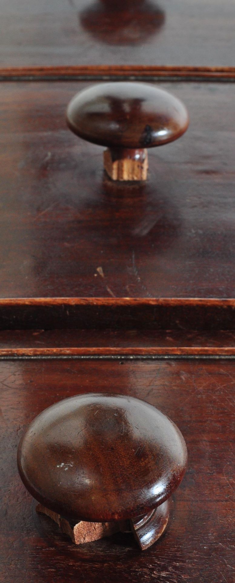 VICTORIAN 19TH CENTURY MAHOGANY BOW FRONT CHEST OF DRAWERS - Image 8 of 8