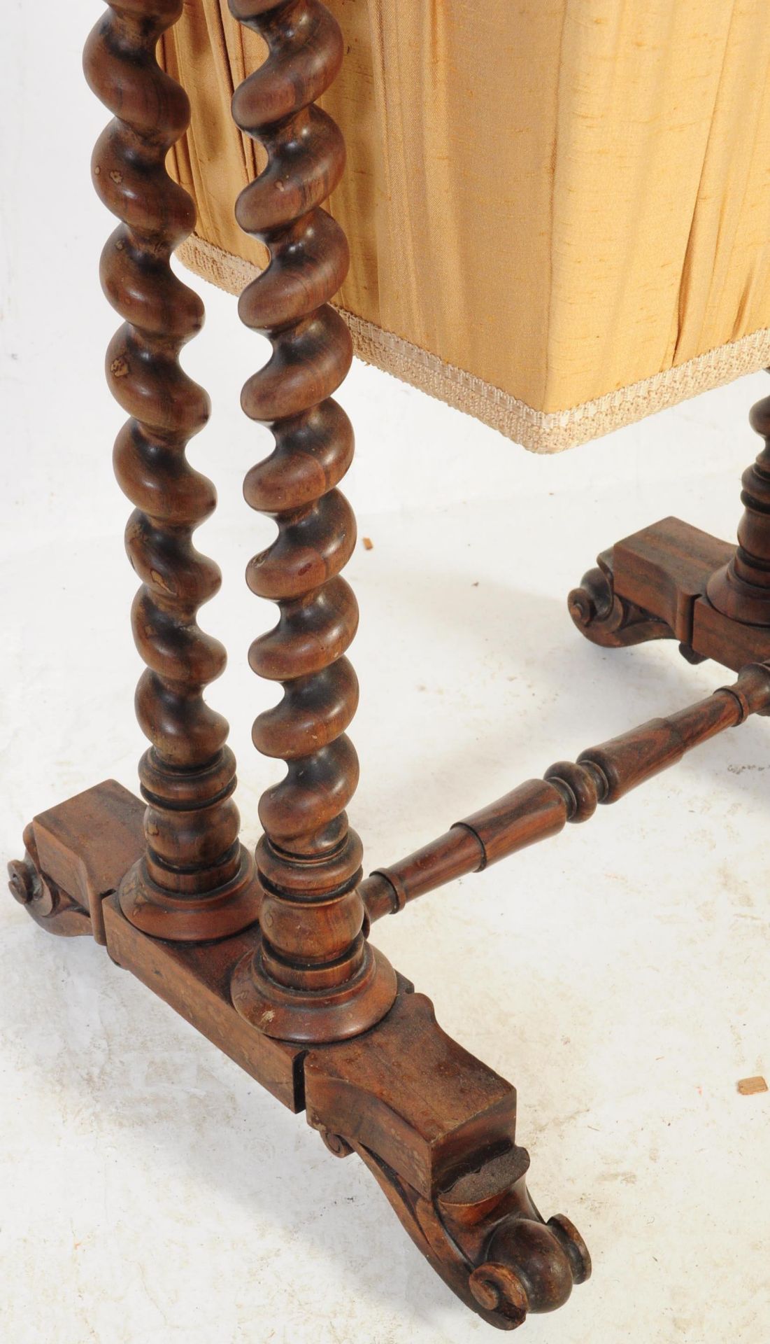 19TH CENTURY VICTORIAN MAHOGANY SEWING TABLE - Image 5 of 5