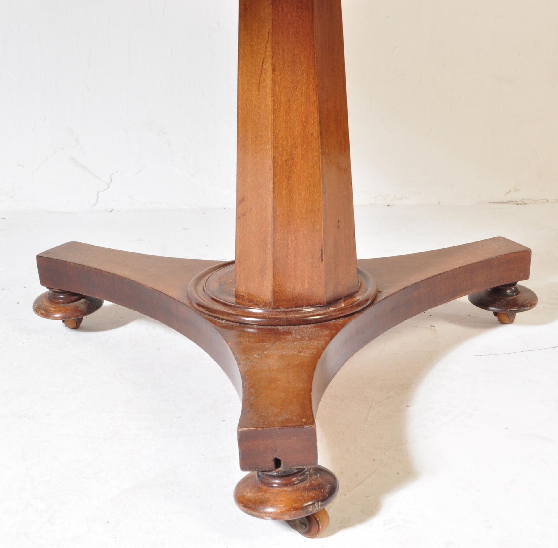 VICTORIAN 19TH CENTURY MAHOGANY TILT TOP TABLE - Image 4 of 6