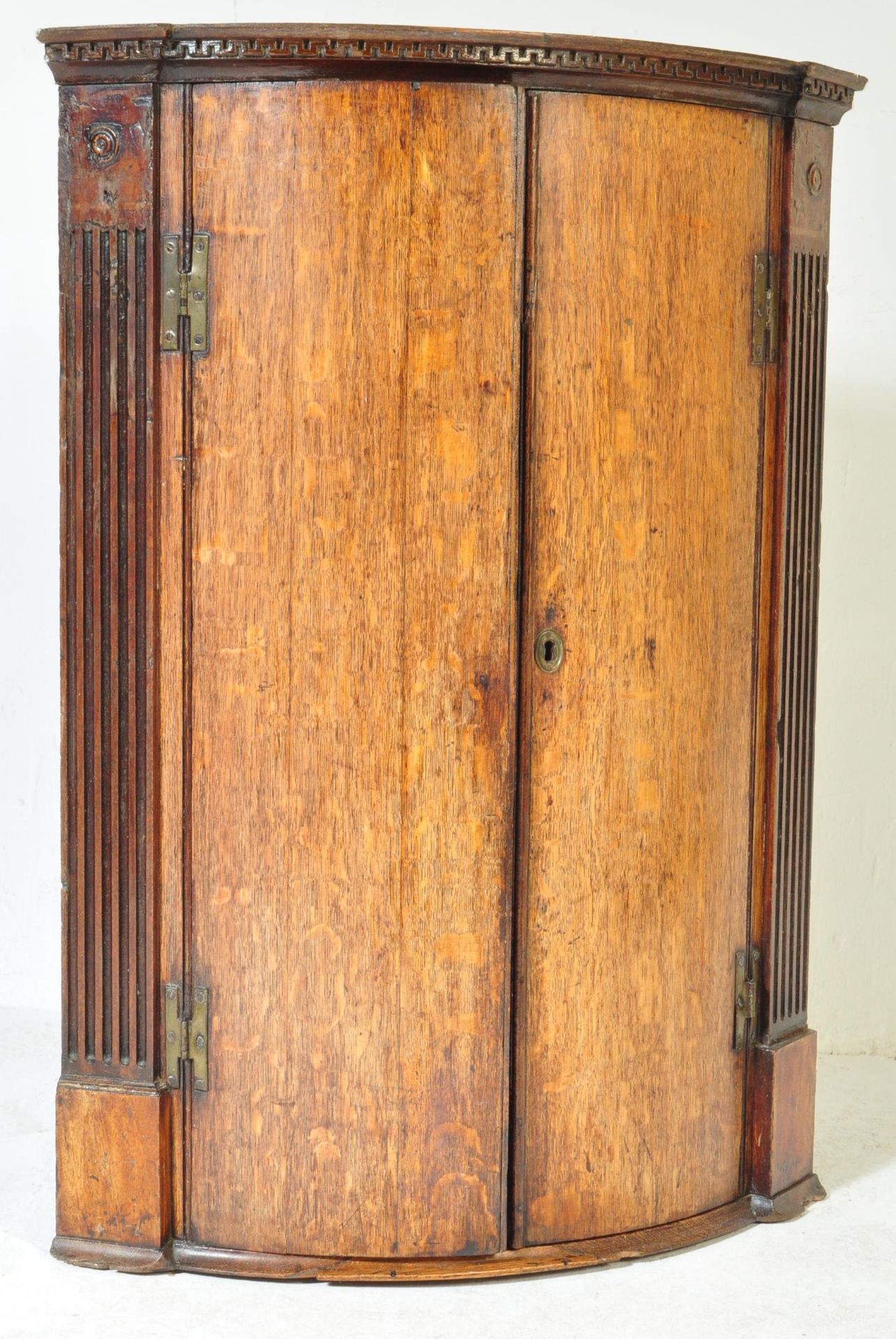 18TH CENTURY GEORGE IIII BOW FRONT OAK CORNER CABINET