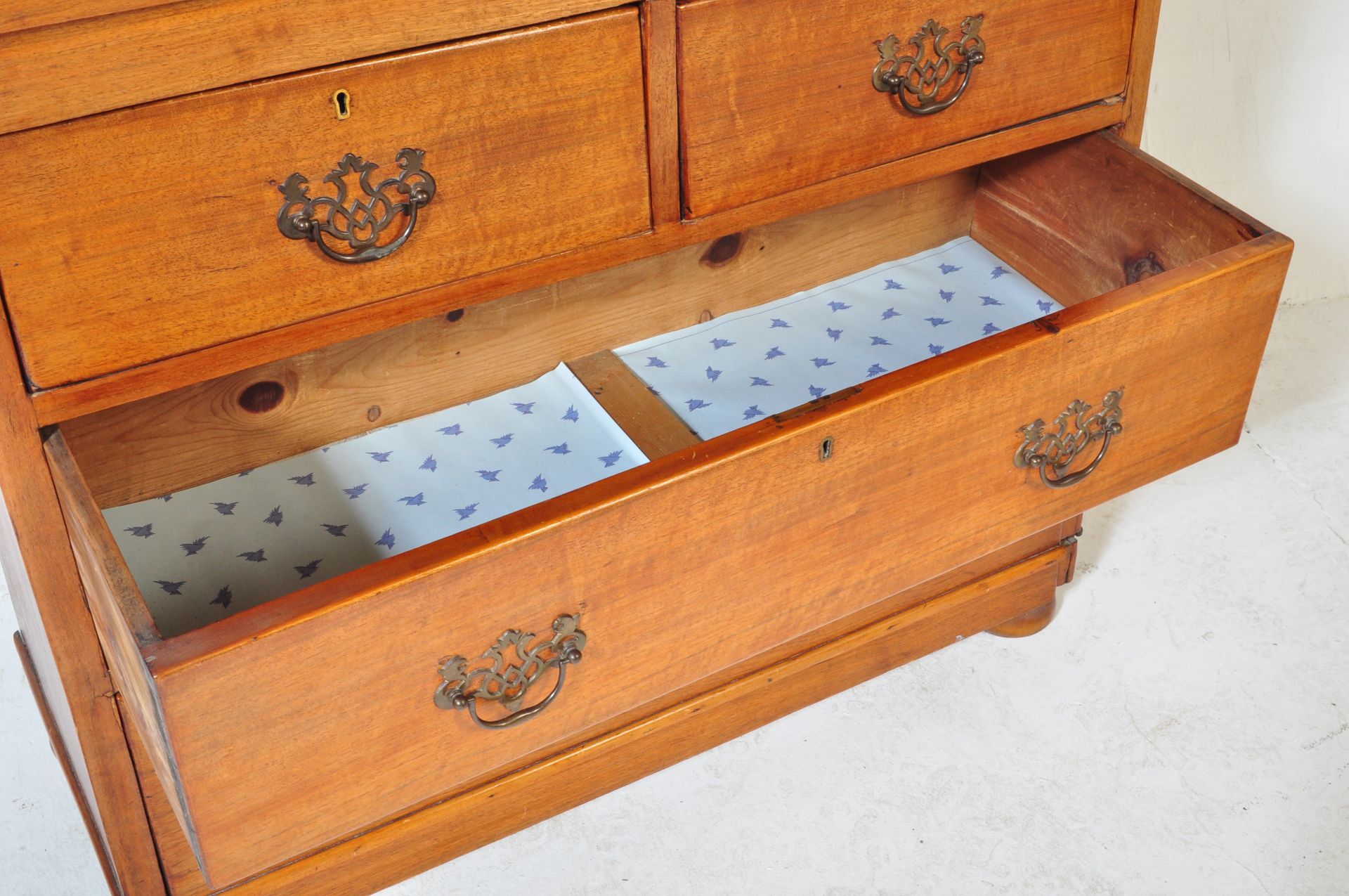 VICTORIAN MAHOGANY TWO OVER TWO CHEST OF DRAWERS - Image 4 of 6