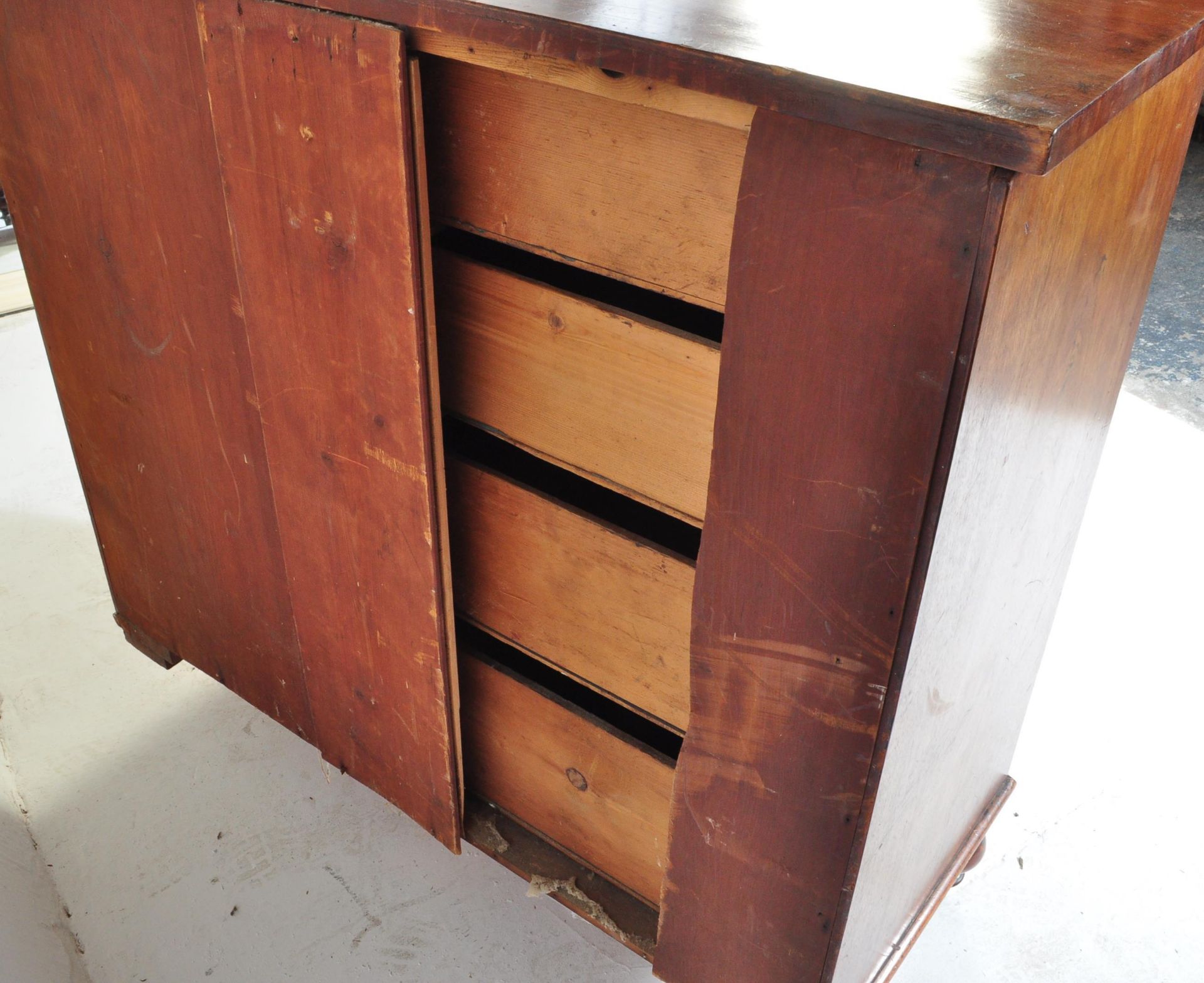 VICTORIAN 19TH CENTURY MAHOGANY BOW FRONT CHEST OF DRAWERS - Image 5 of 8