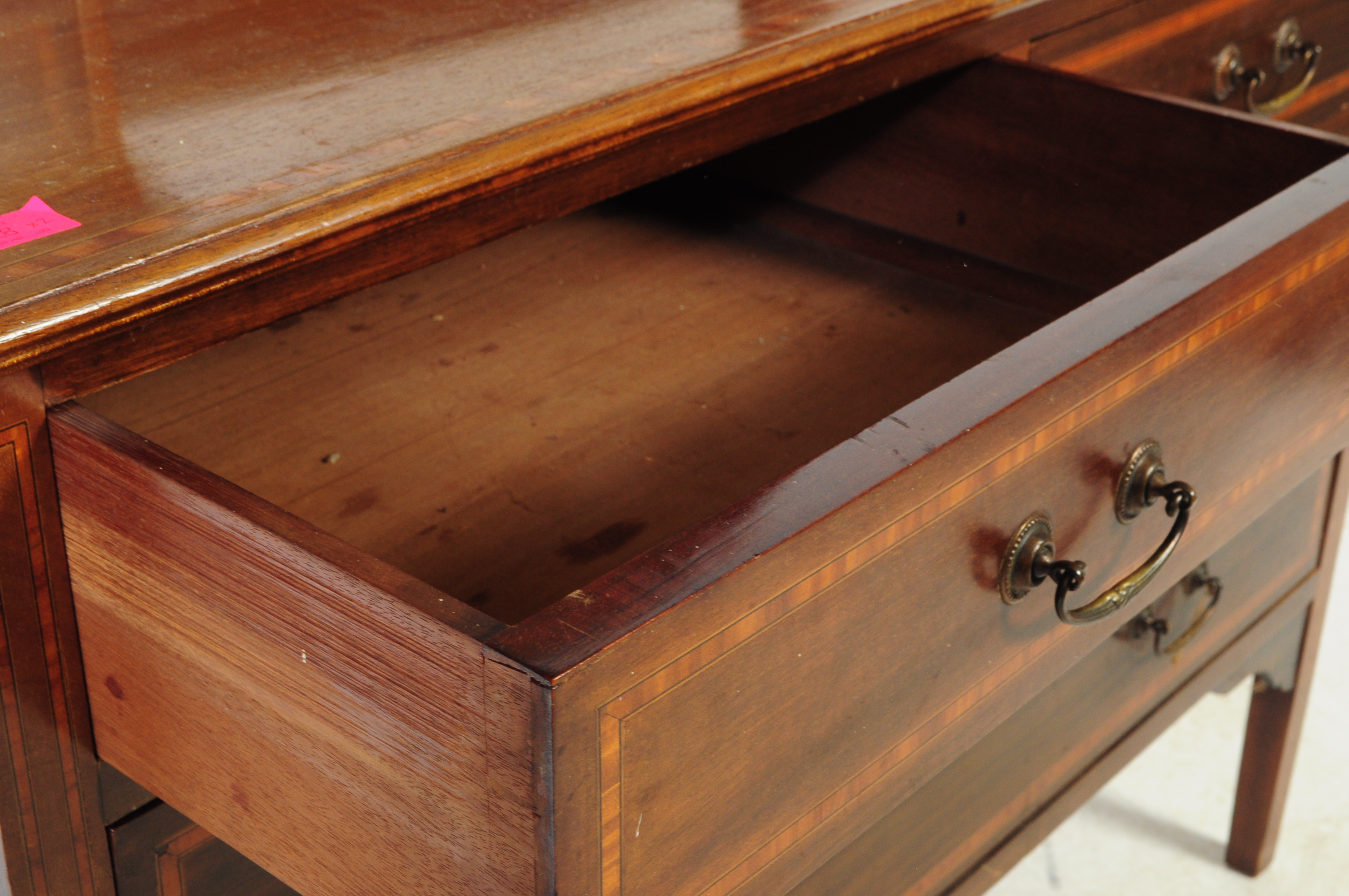 EDWARDIAN MAHOGANY & MARQUETRY DRESSING TABLE CHEST - Image 4 of 6