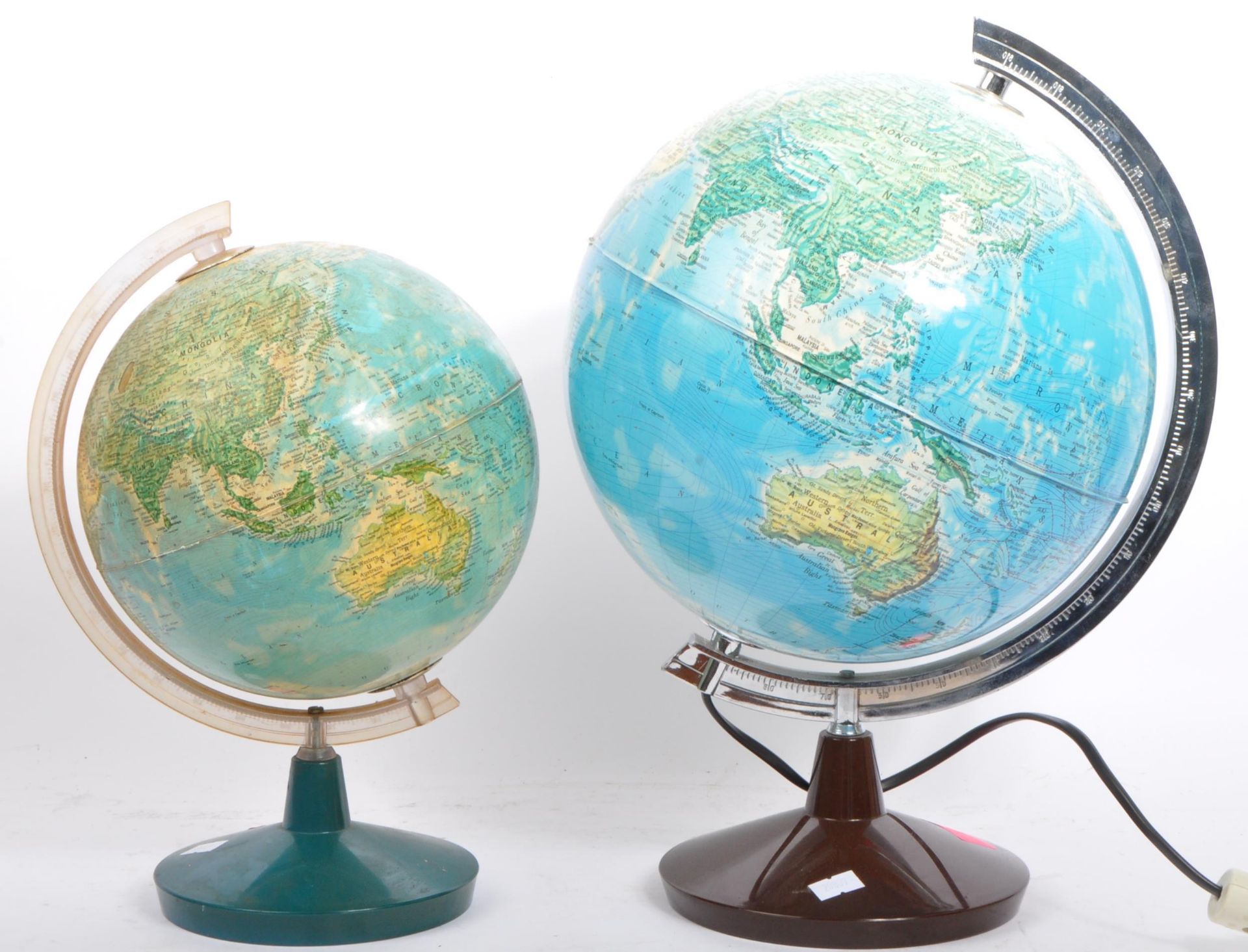 1970S DESK TOP TABLE LAMP GLOBE AND WORLD GLOBE