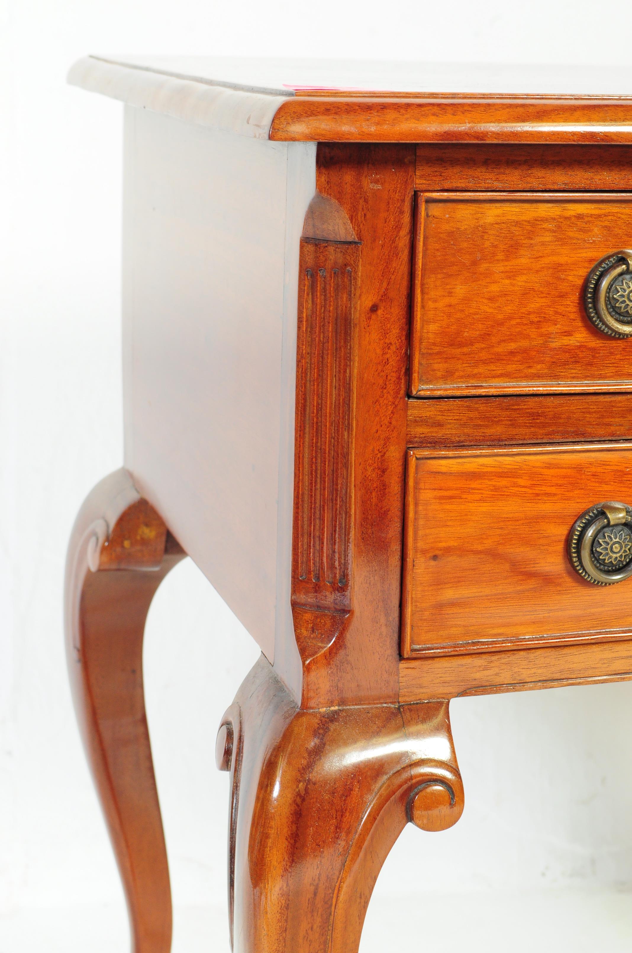 20TH CENTURY REGENCY REVIVAL MAHOGANY LOWBOY - Image 6 of 6