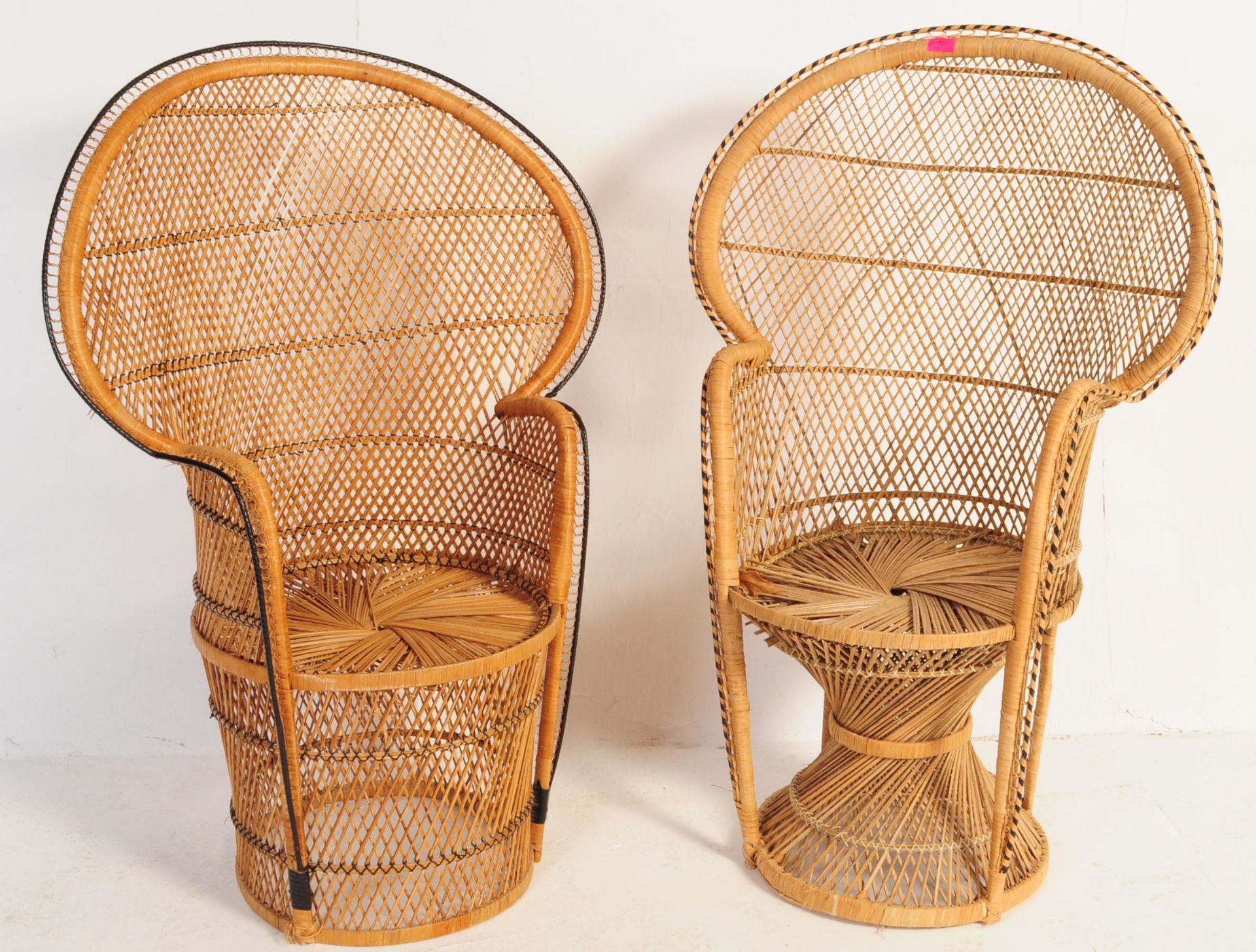 2 X 1950s WICKER RATTAN WEAVE CONSERVATORY PEACOCK CHAIRS - Bild 2 aus 4