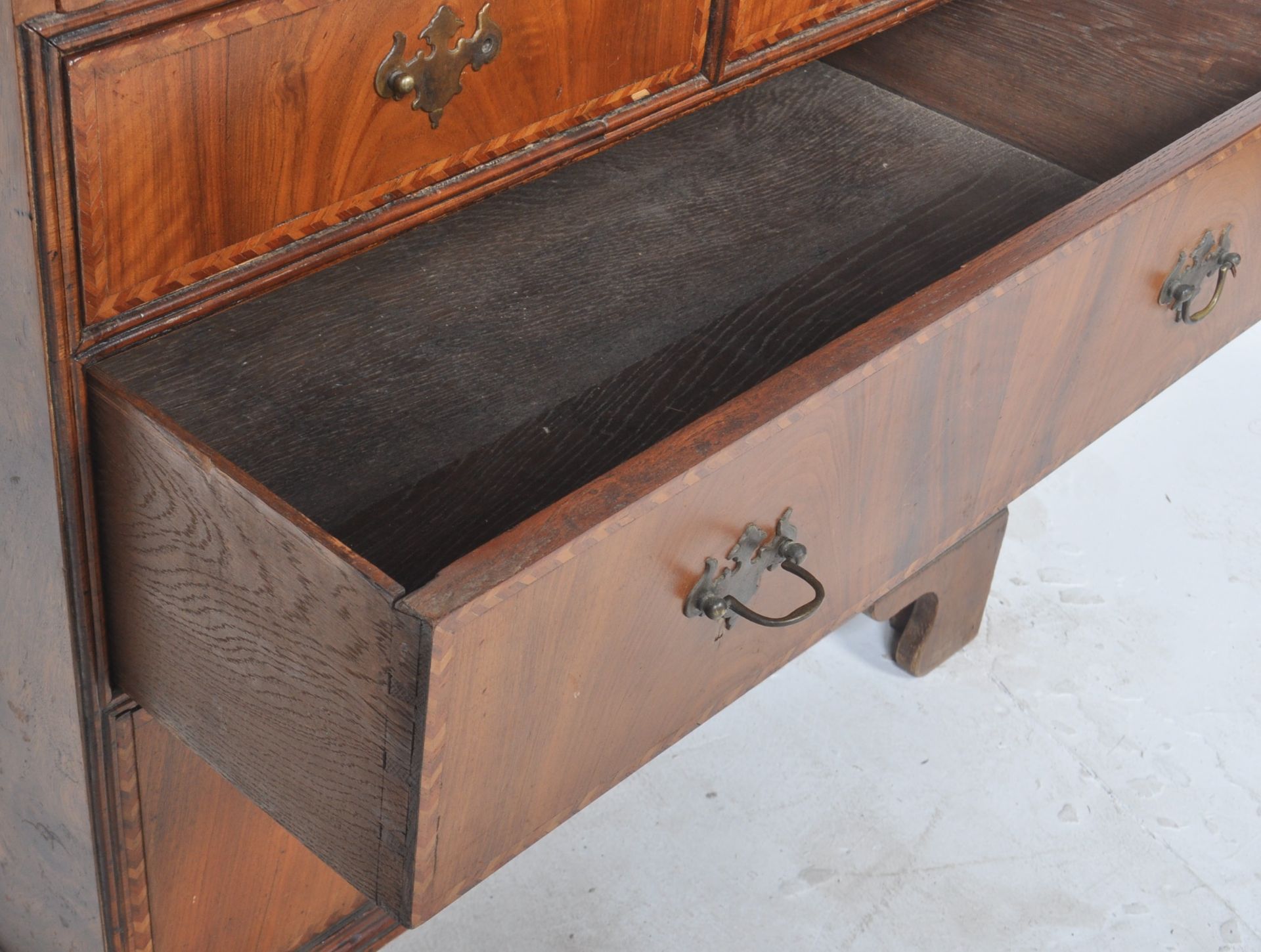 20TH CENTURY QUEEN ANNE WALNUT BUREAU BOOKCASE - Bild 12 aus 13