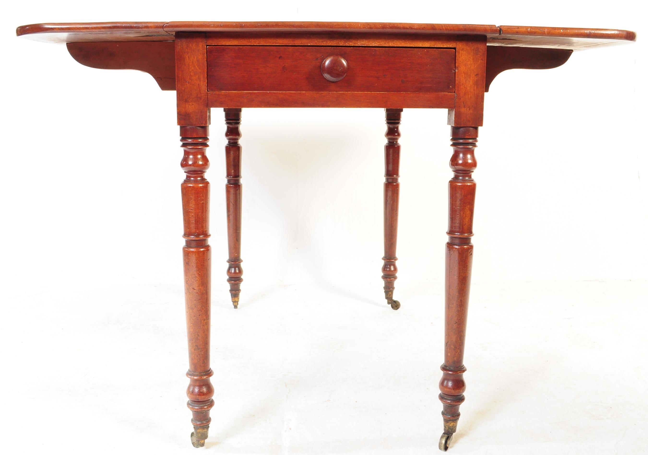 EARLY 19TH CENTURY MAHOGANY DROP LEAF PEMBROKE TABLE - Image 4 of 7