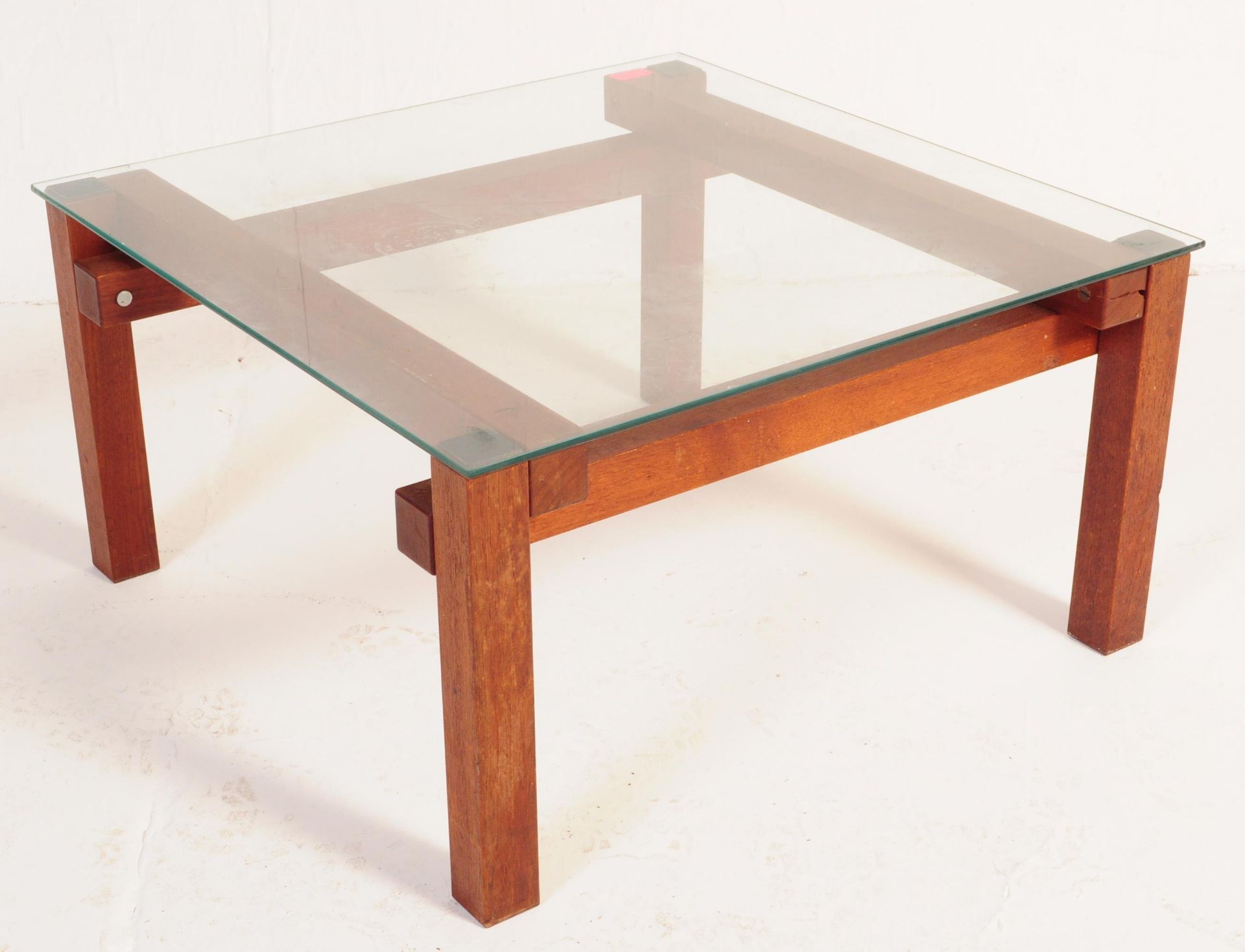 MID CENTURY TEAK WOOD & GLASS TOP COFFEE TABLE - Image 2 of 4