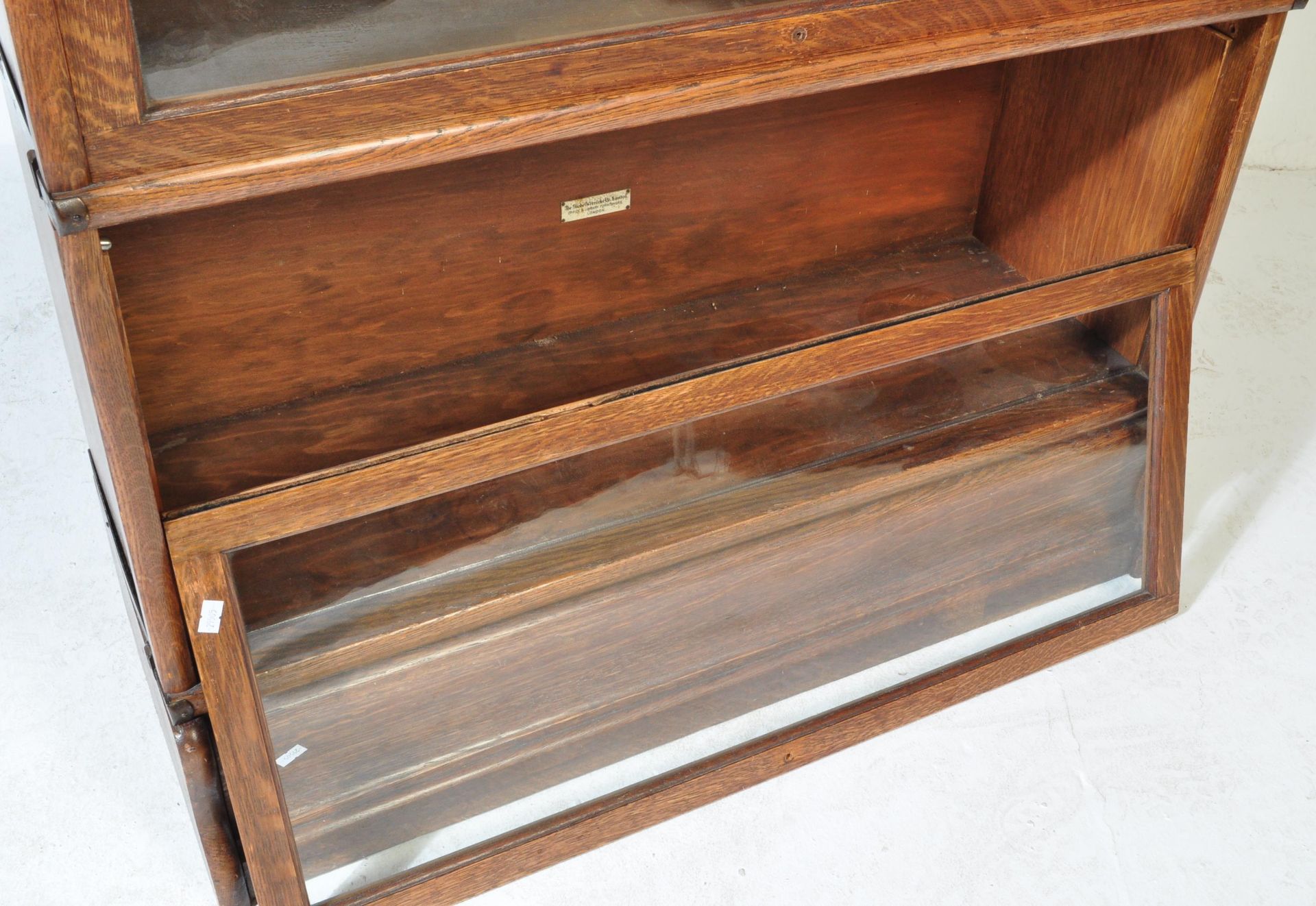 GLOBE WERNICKE - EARLY 20TH CENTURY LAWYERS BOOKCASE - Image 7 of 8